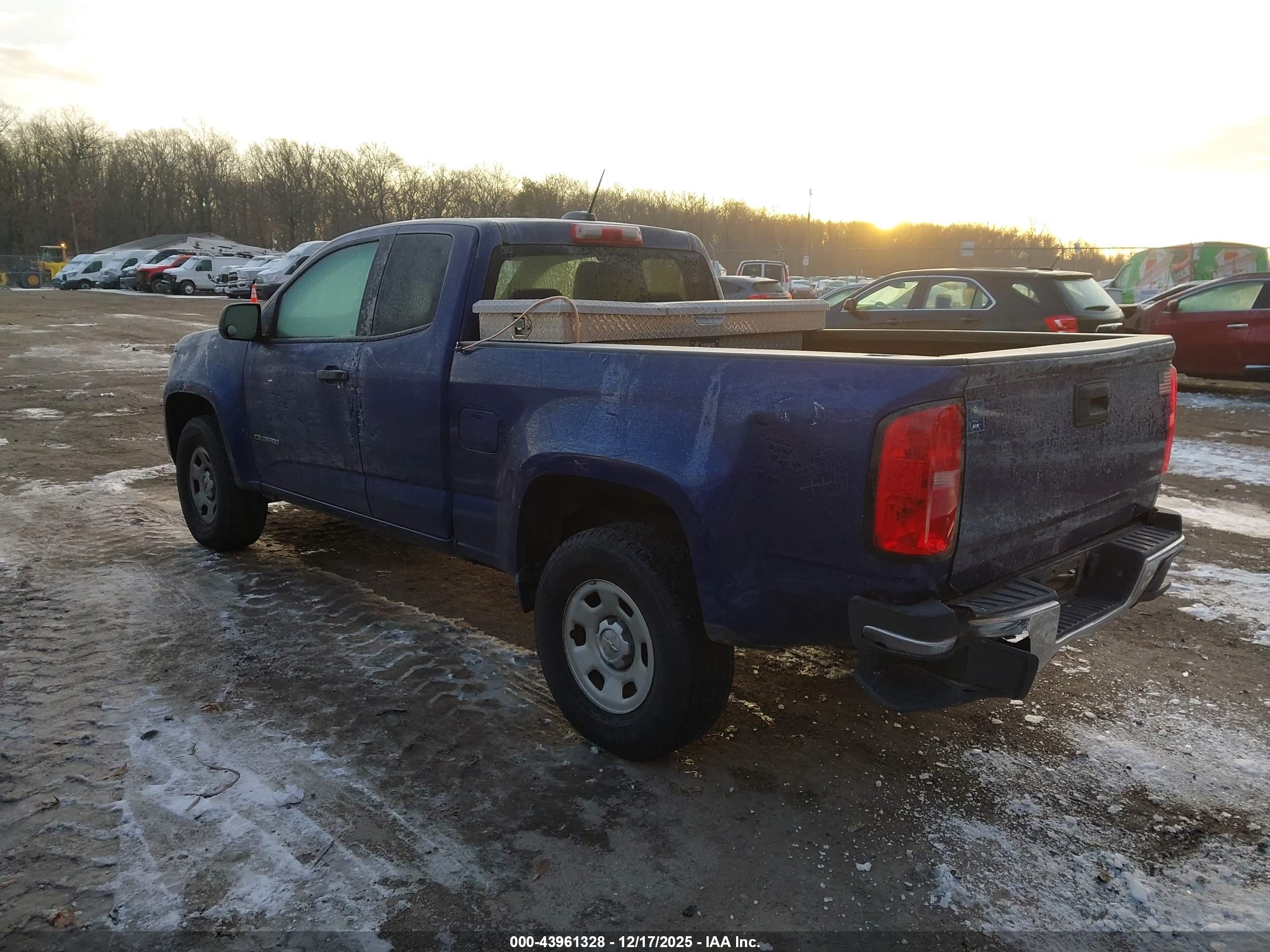 CHEVROLET COLORADO image 3