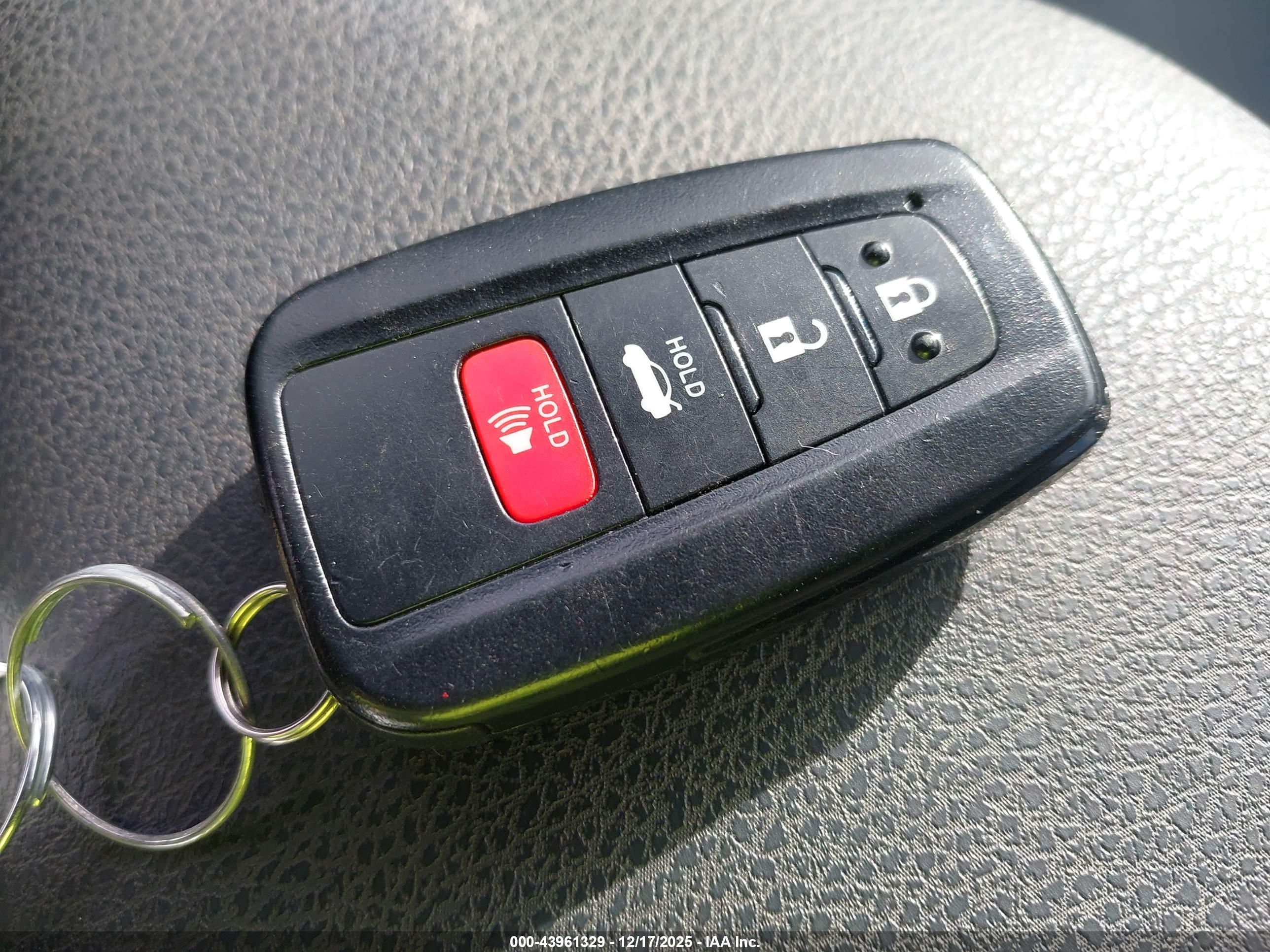 TOYOTA CAMRY image 11