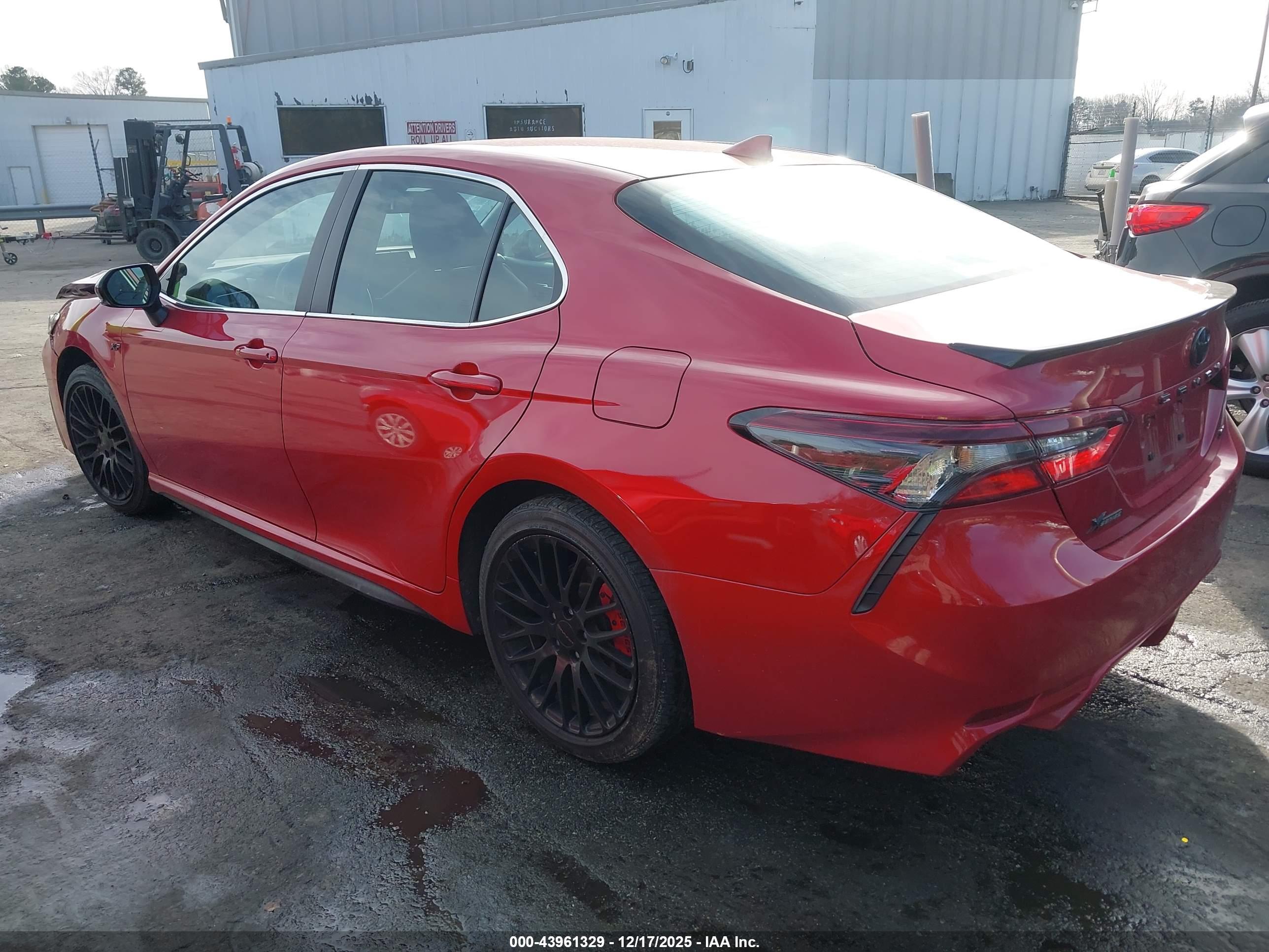 TOYOTA CAMRY image 3