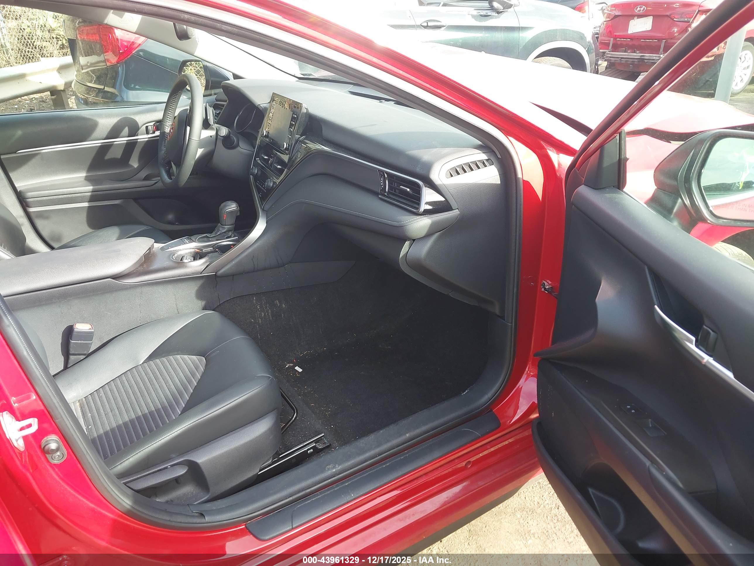 TOYOTA CAMRY image 5