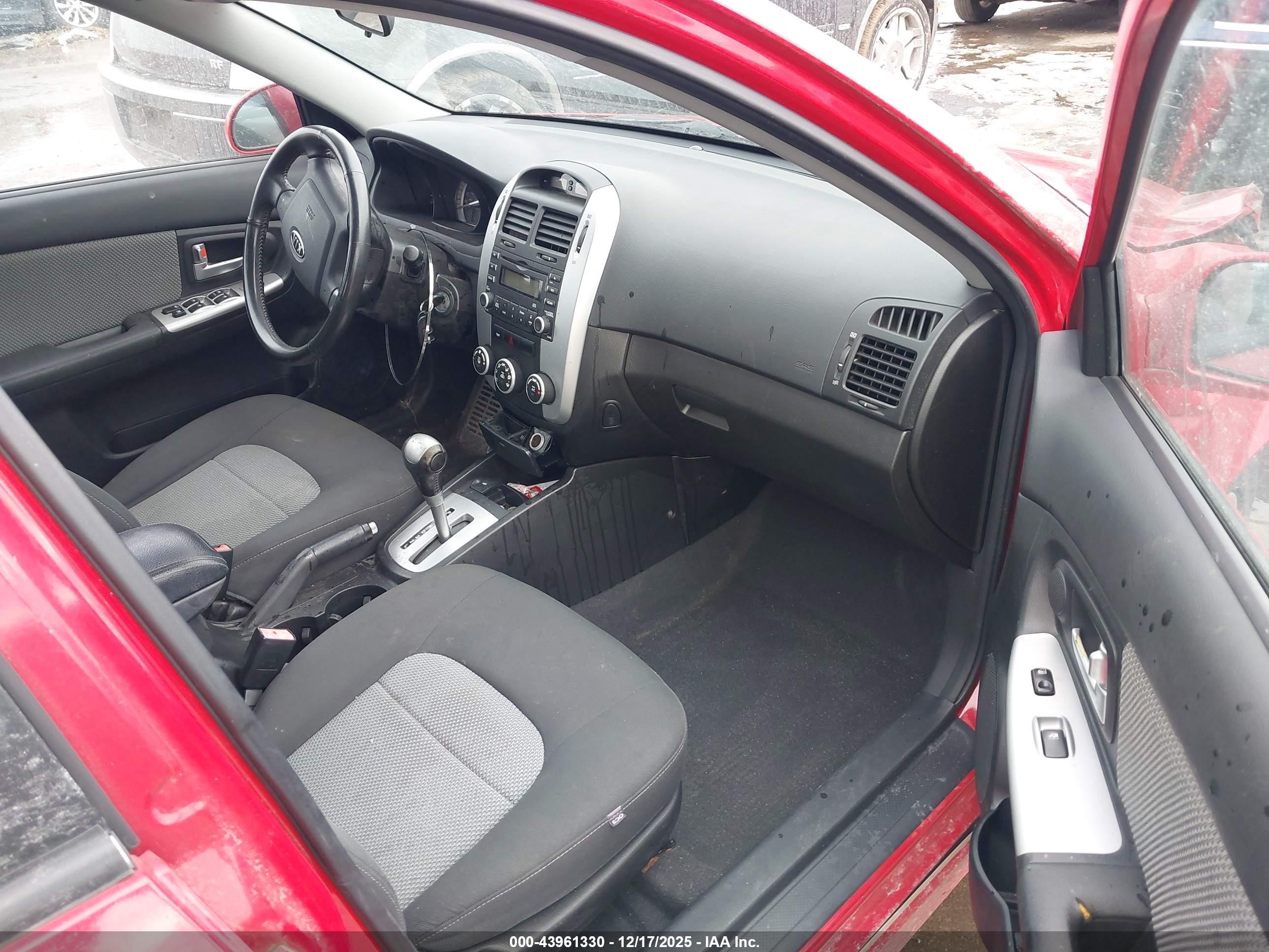 KIA SPECTRA5 image 5