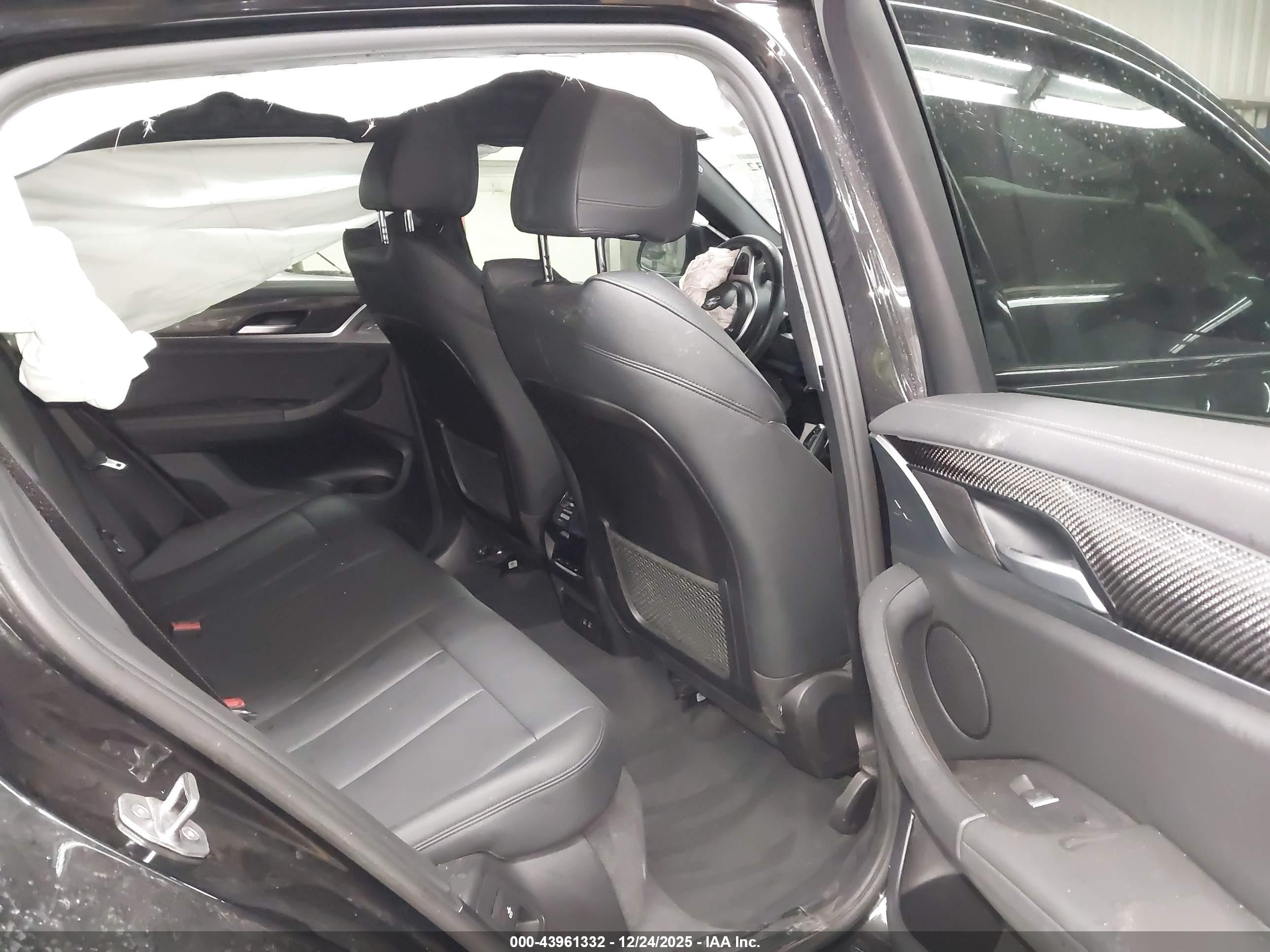 BMW X4 image 8