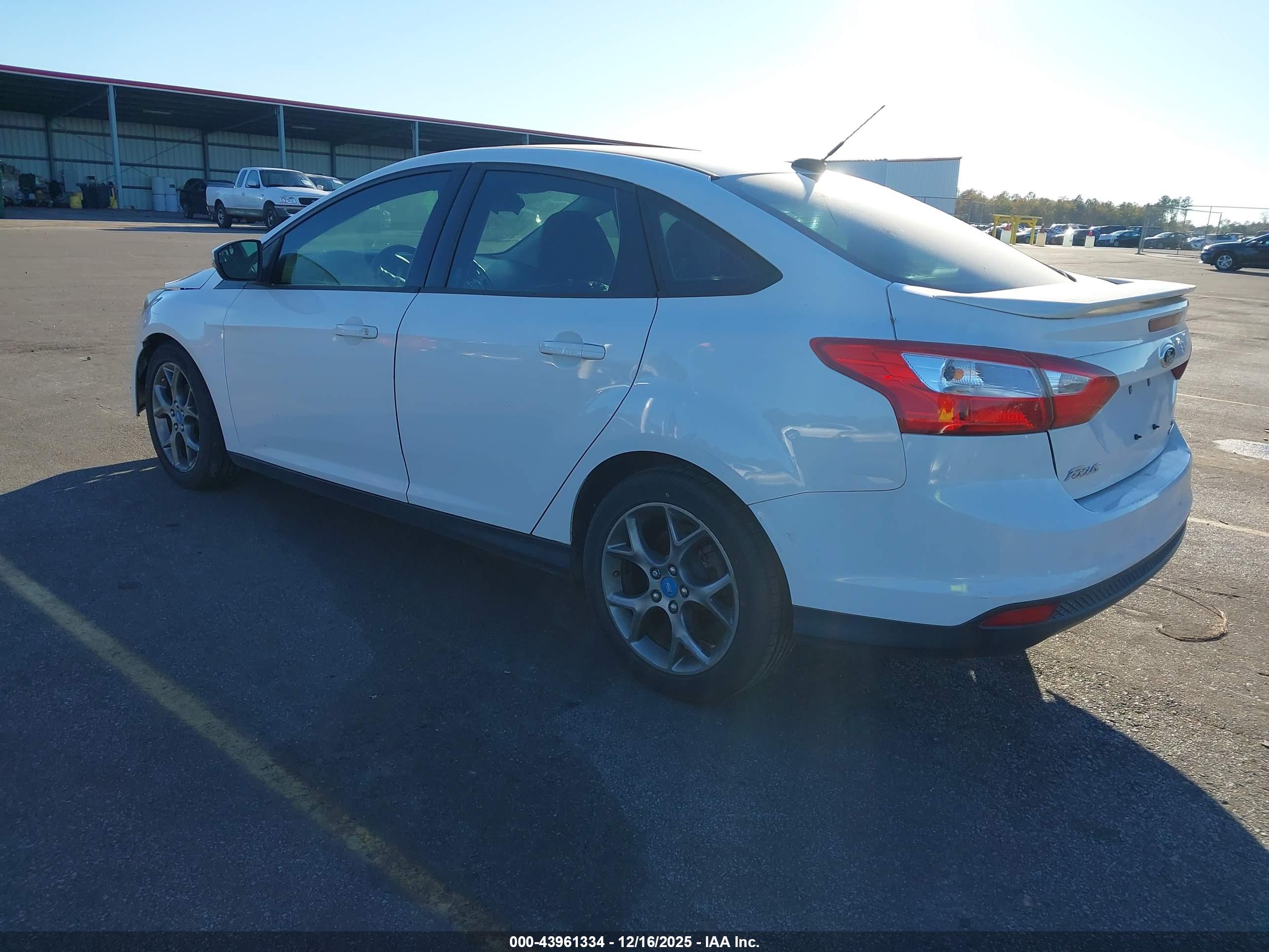 FORD FOCUS image 3