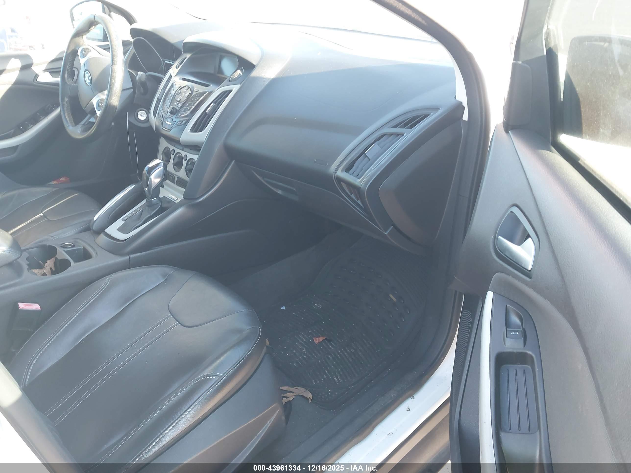 FORD FOCUS image 5