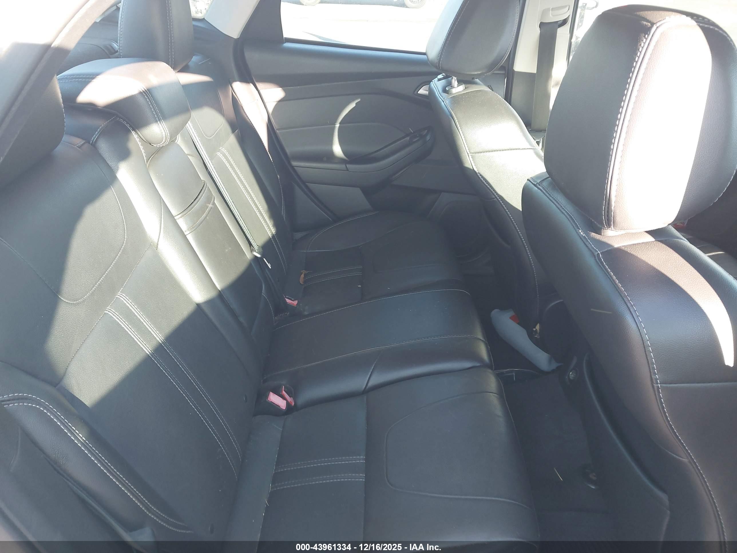 FORD FOCUS image 8
