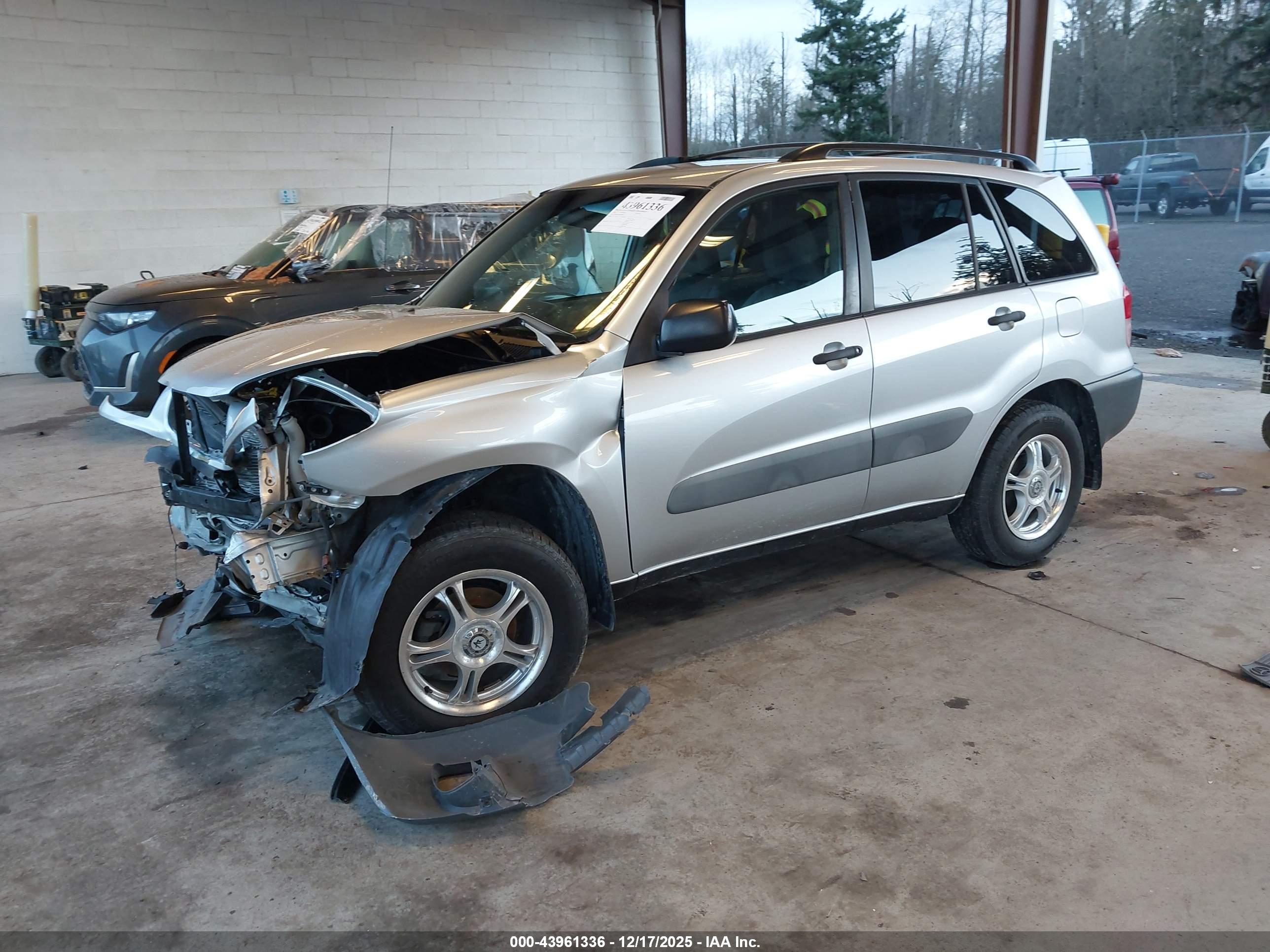 TOYOTA RAV4 image 2