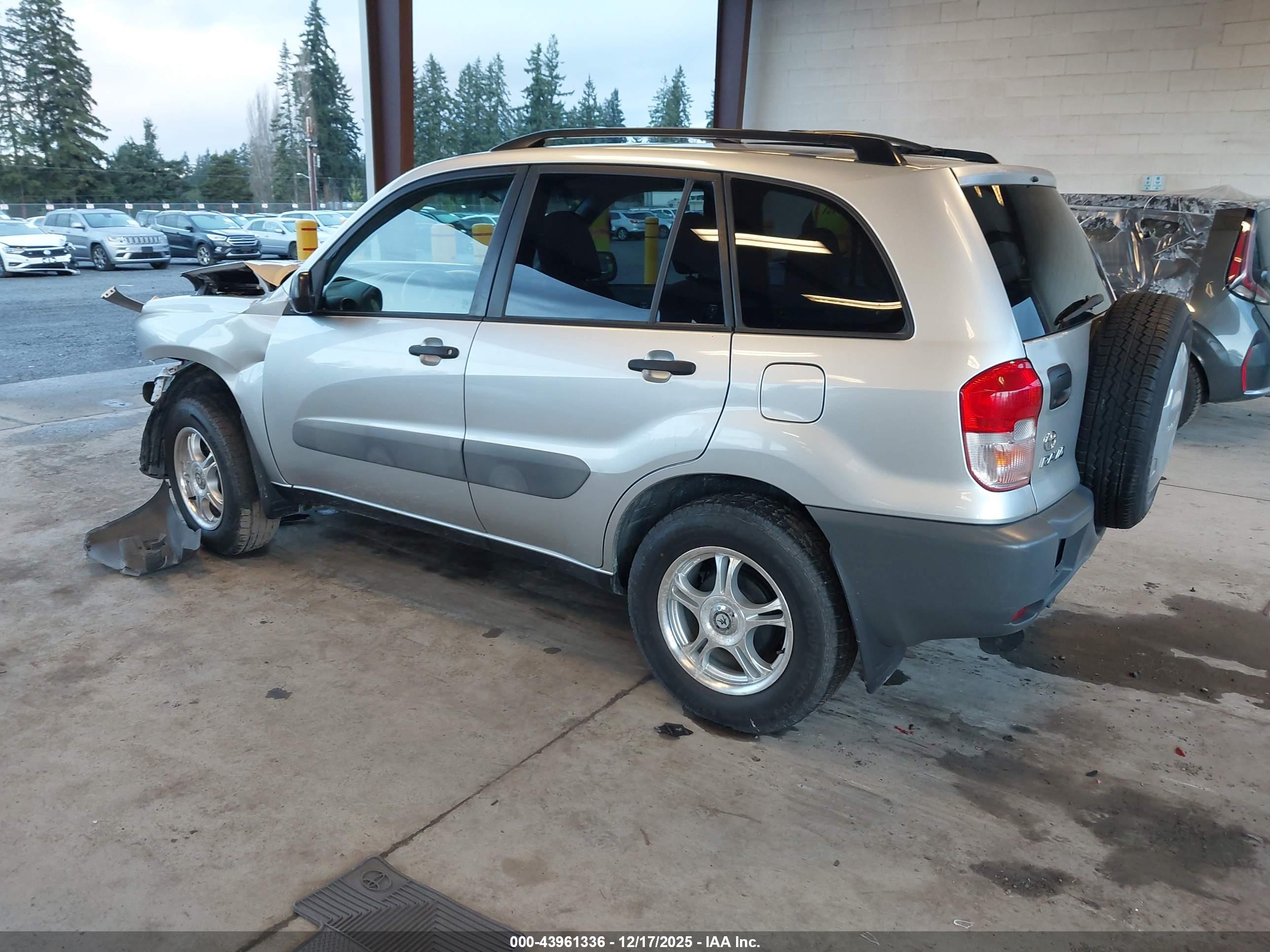 TOYOTA RAV4 image 3