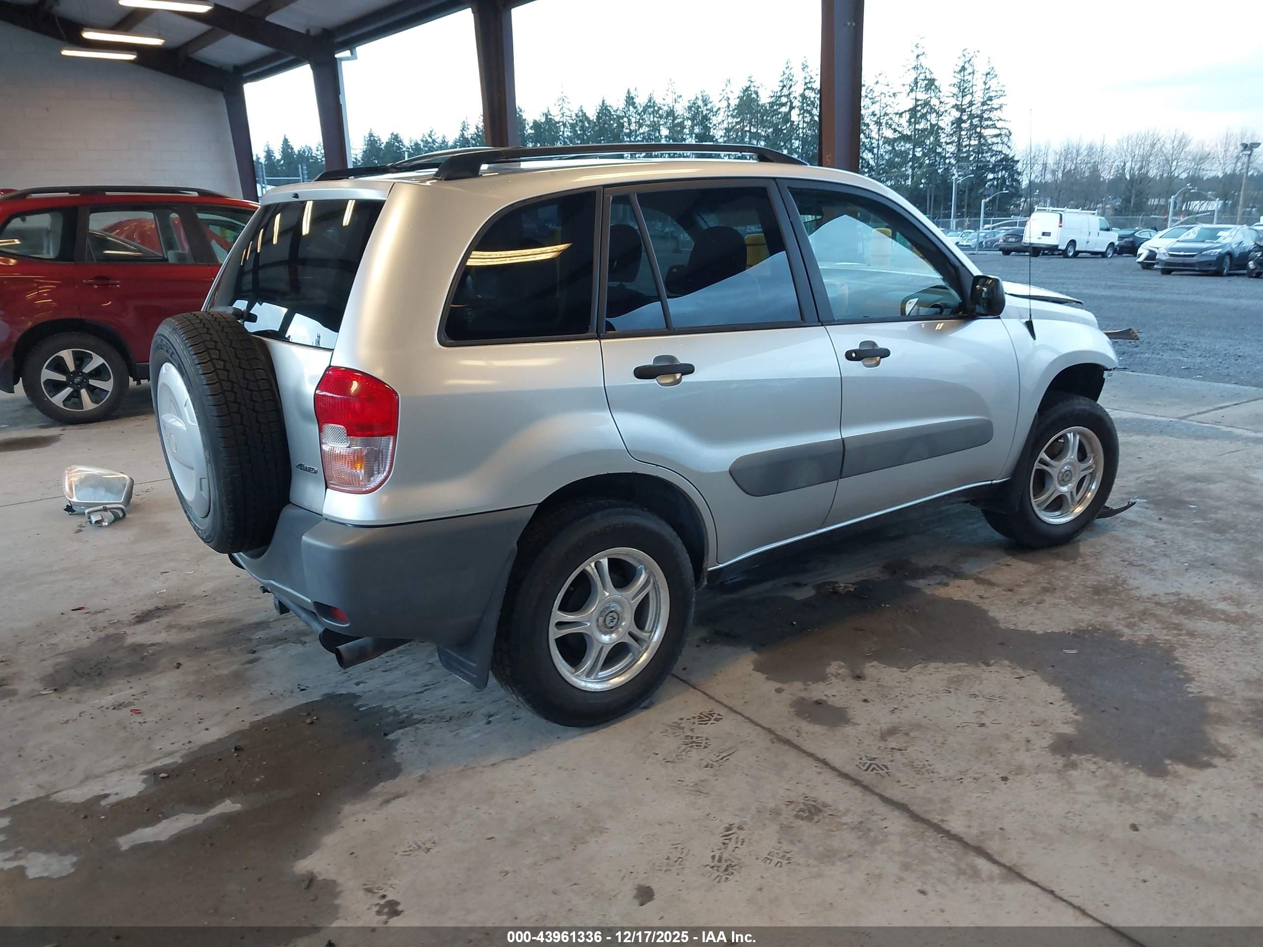 TOYOTA RAV4 image 4