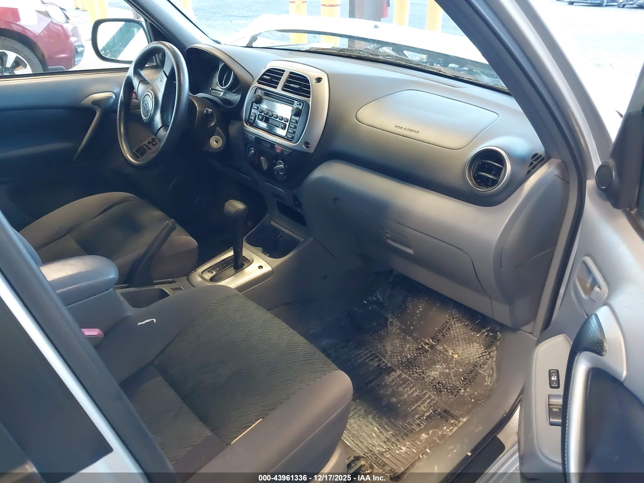 TOYOTA RAV4 image 5