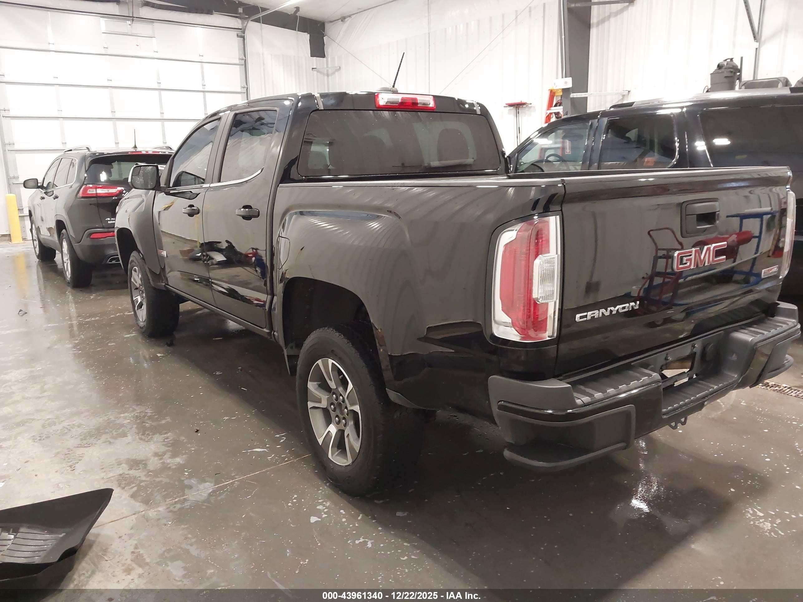 GMC CANYON image 3