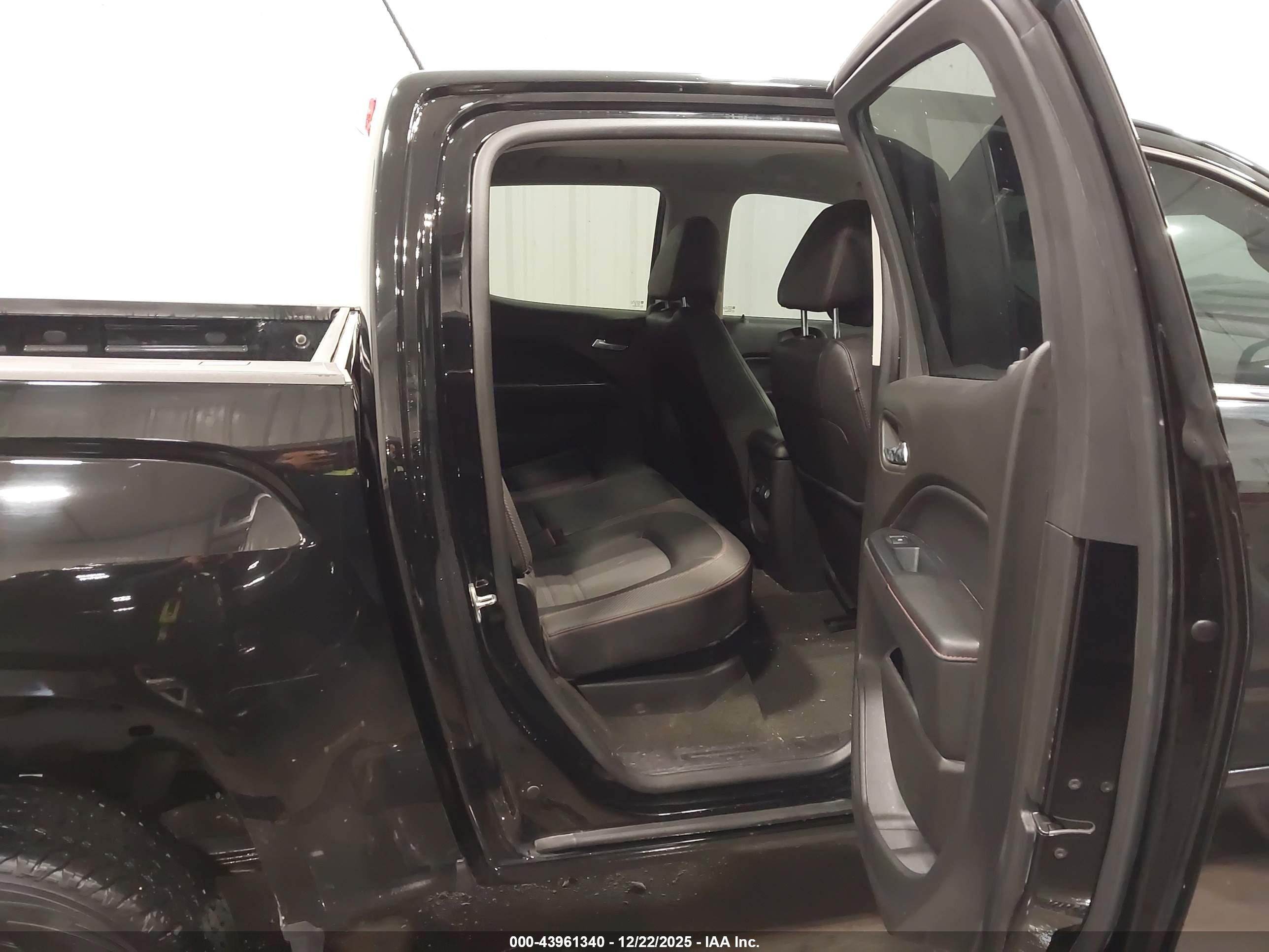 GMC CANYON image 8