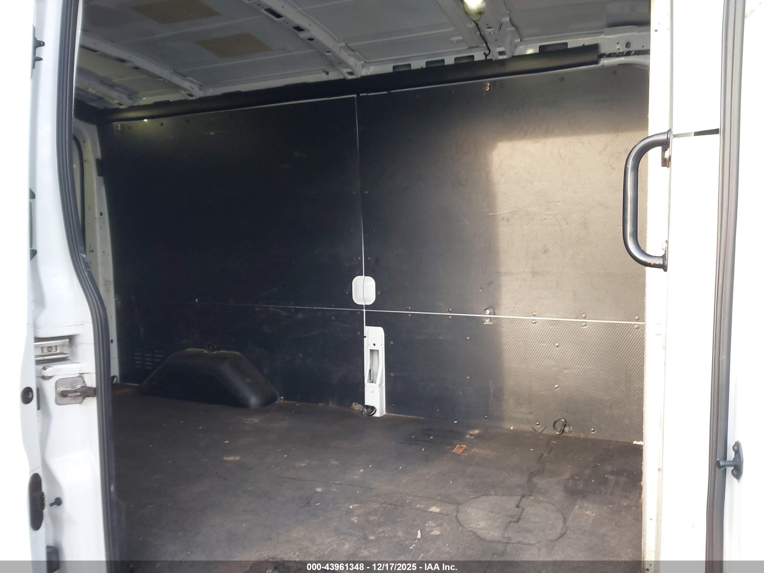 FORD TRANSIT-250 image 8