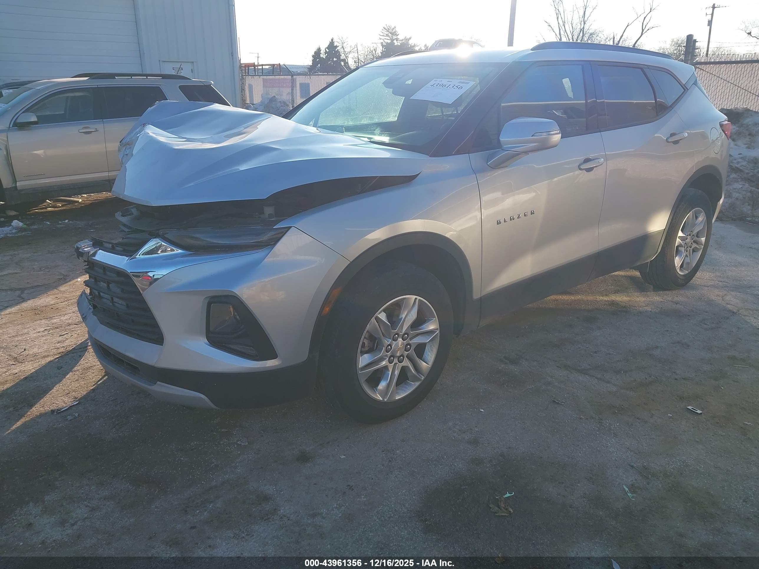CHEVROLET BLAZER image 2