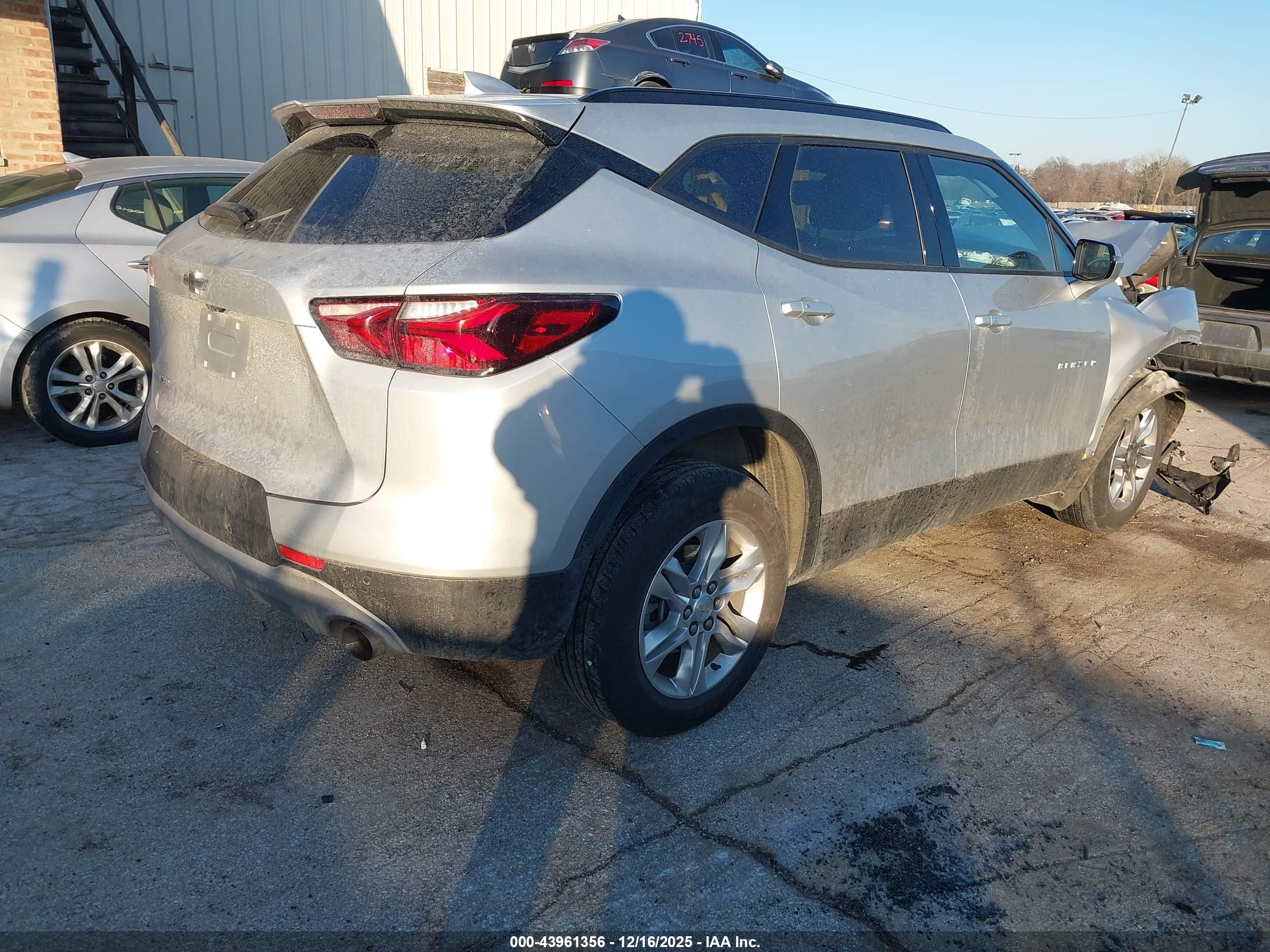 CHEVROLET BLAZER image 4