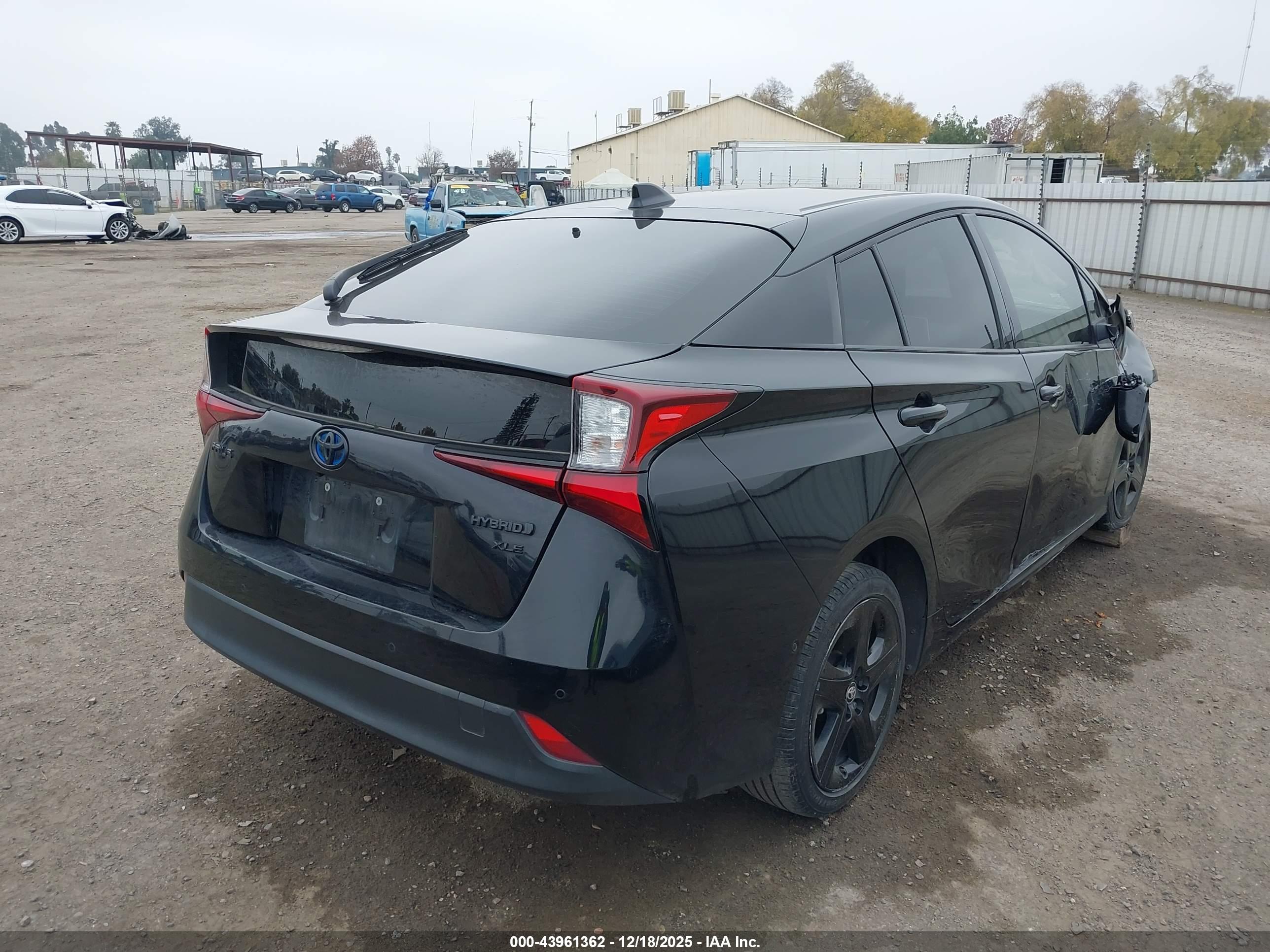 TOYOTA PRIUS image 4