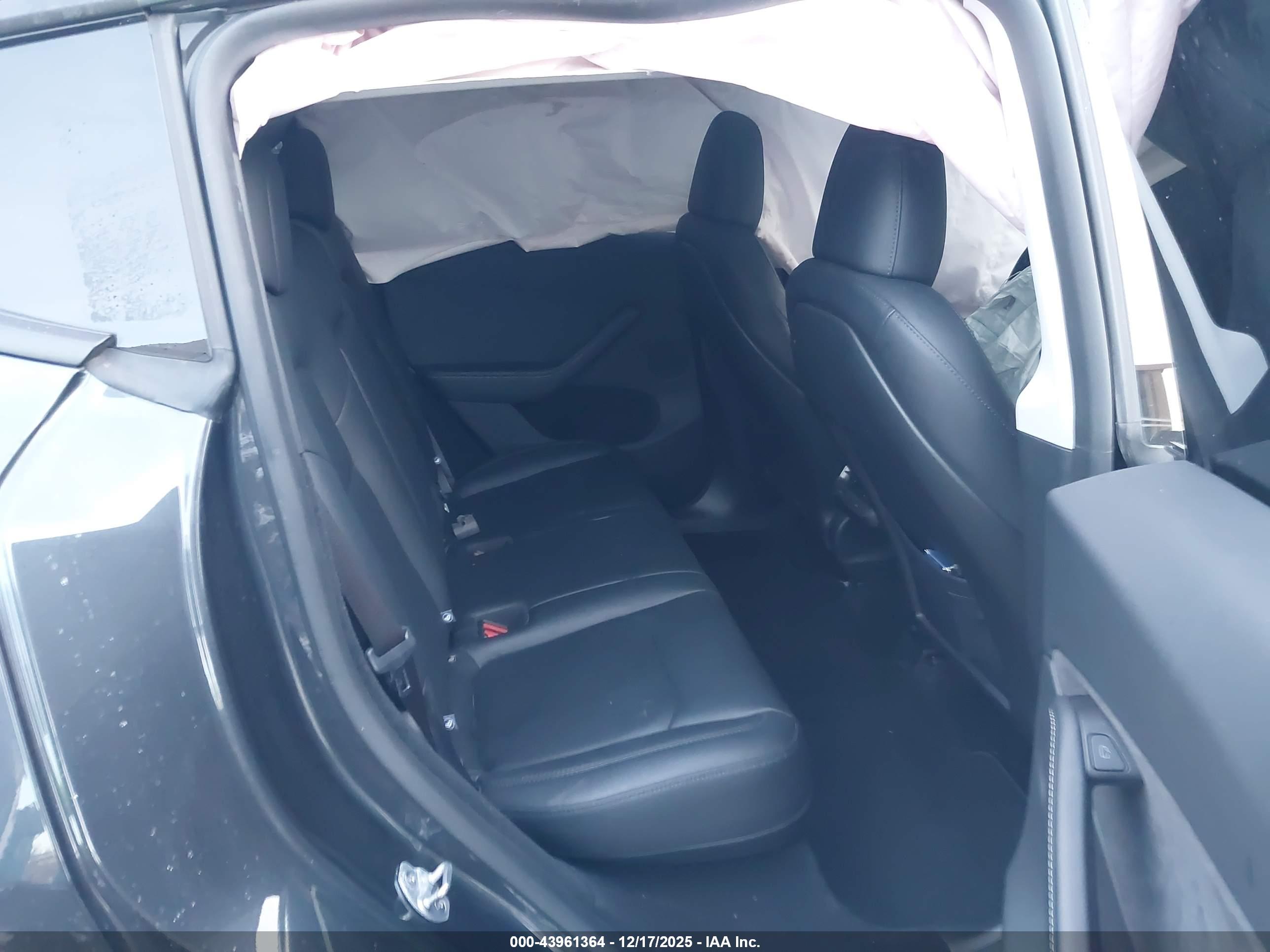TESLA MODEL image 8