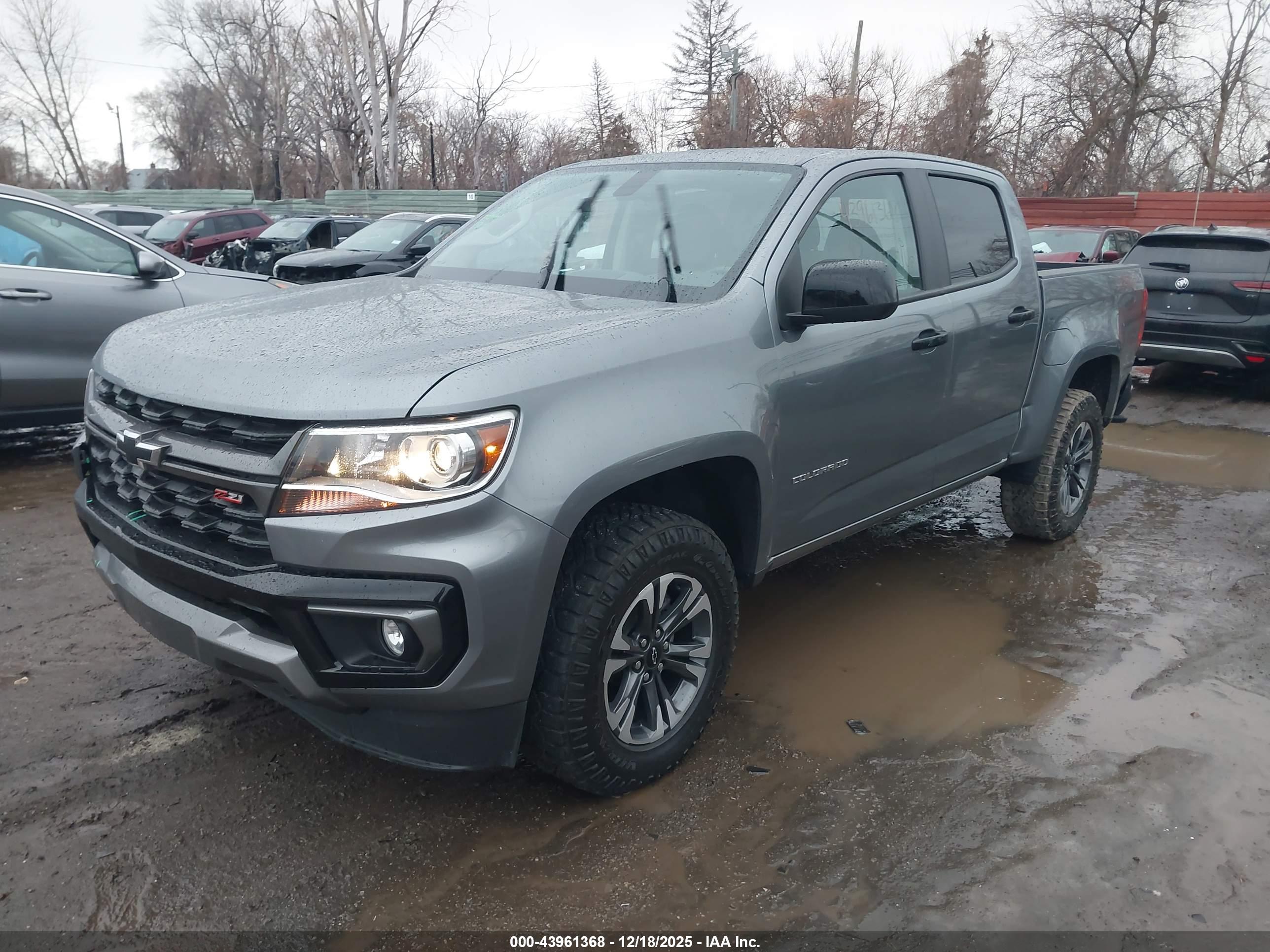 CHEVROLET COLORADO image 2