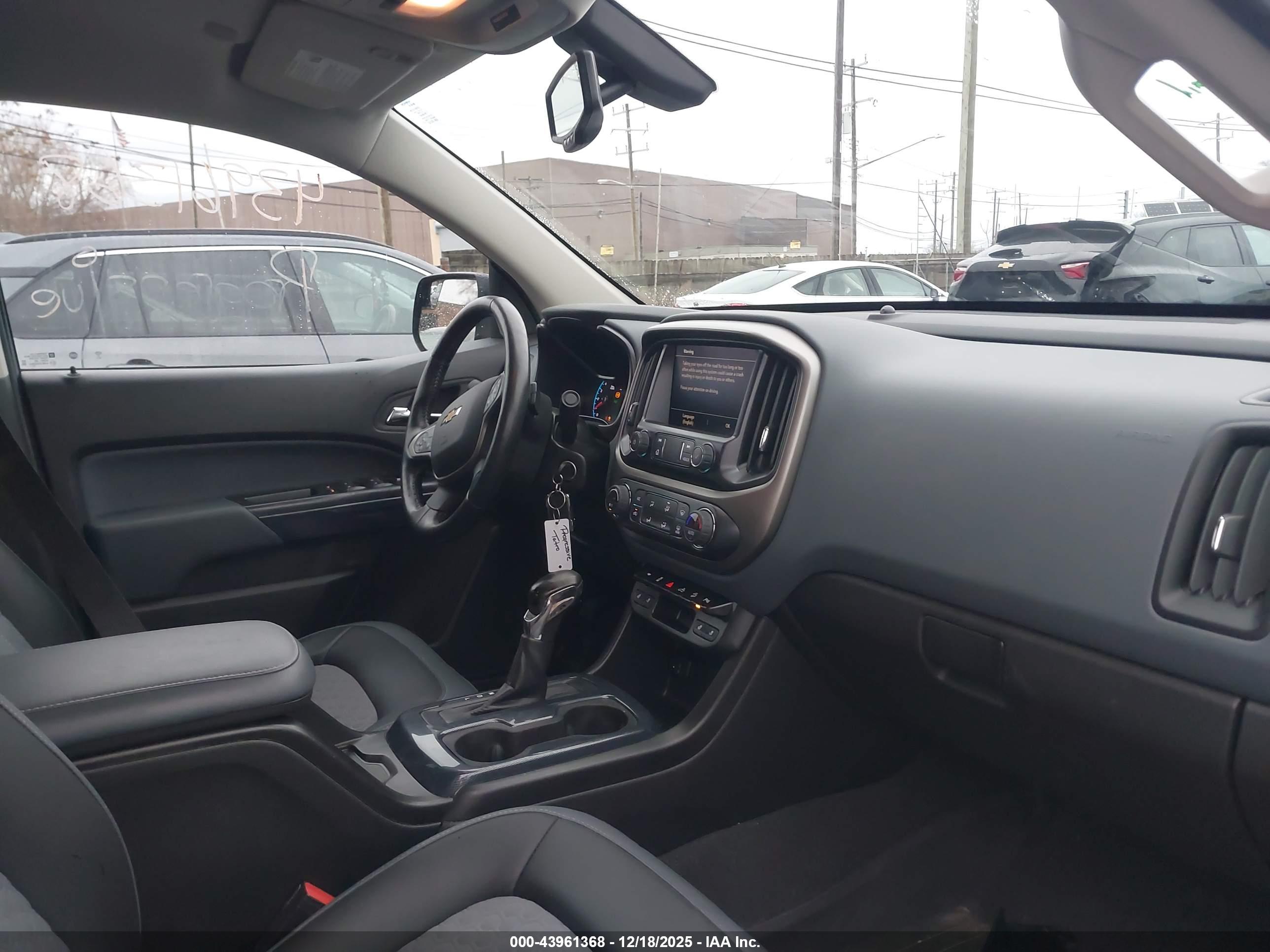 CHEVROLET COLORADO image 5