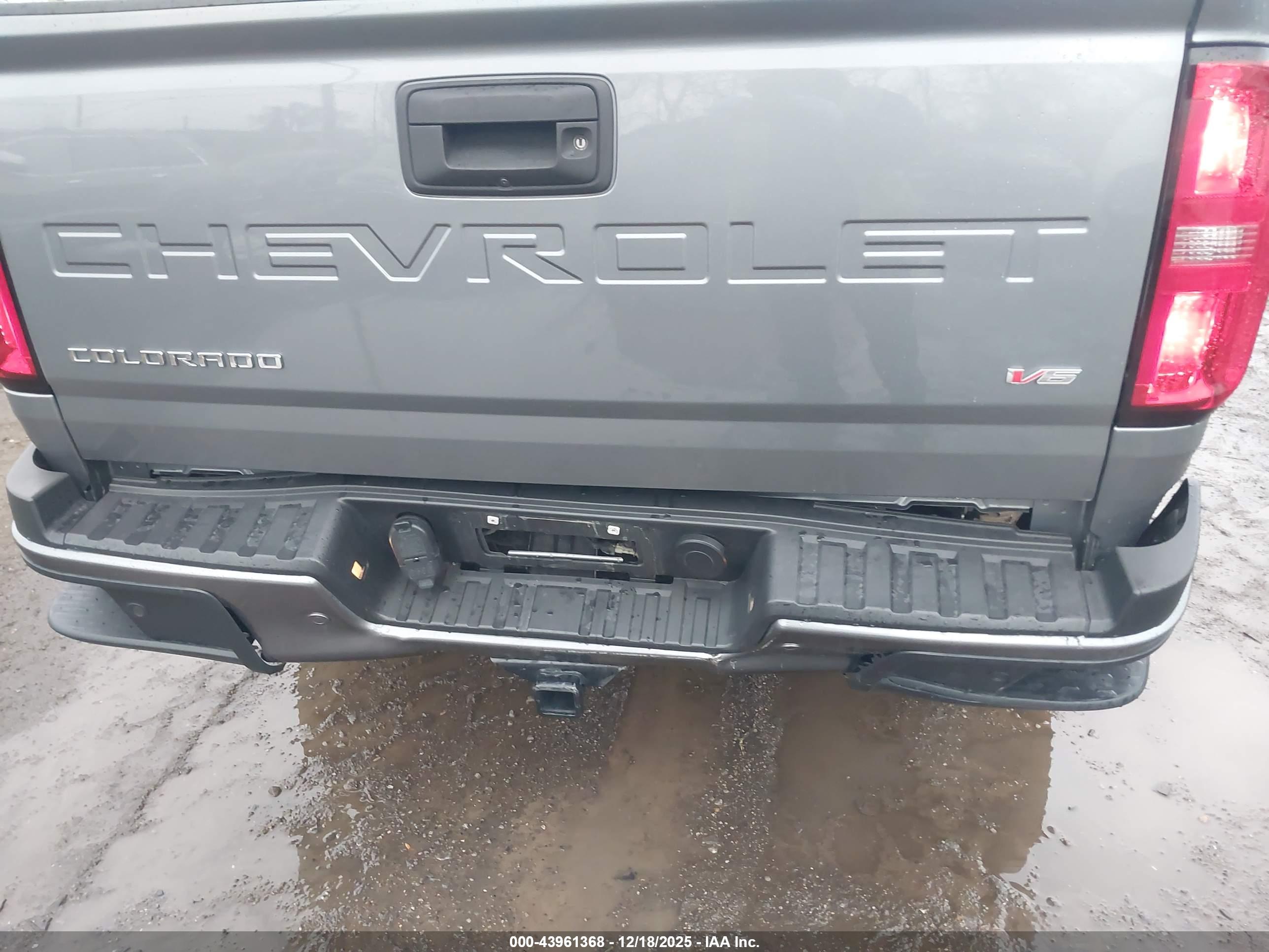 CHEVROLET COLORADO image 6