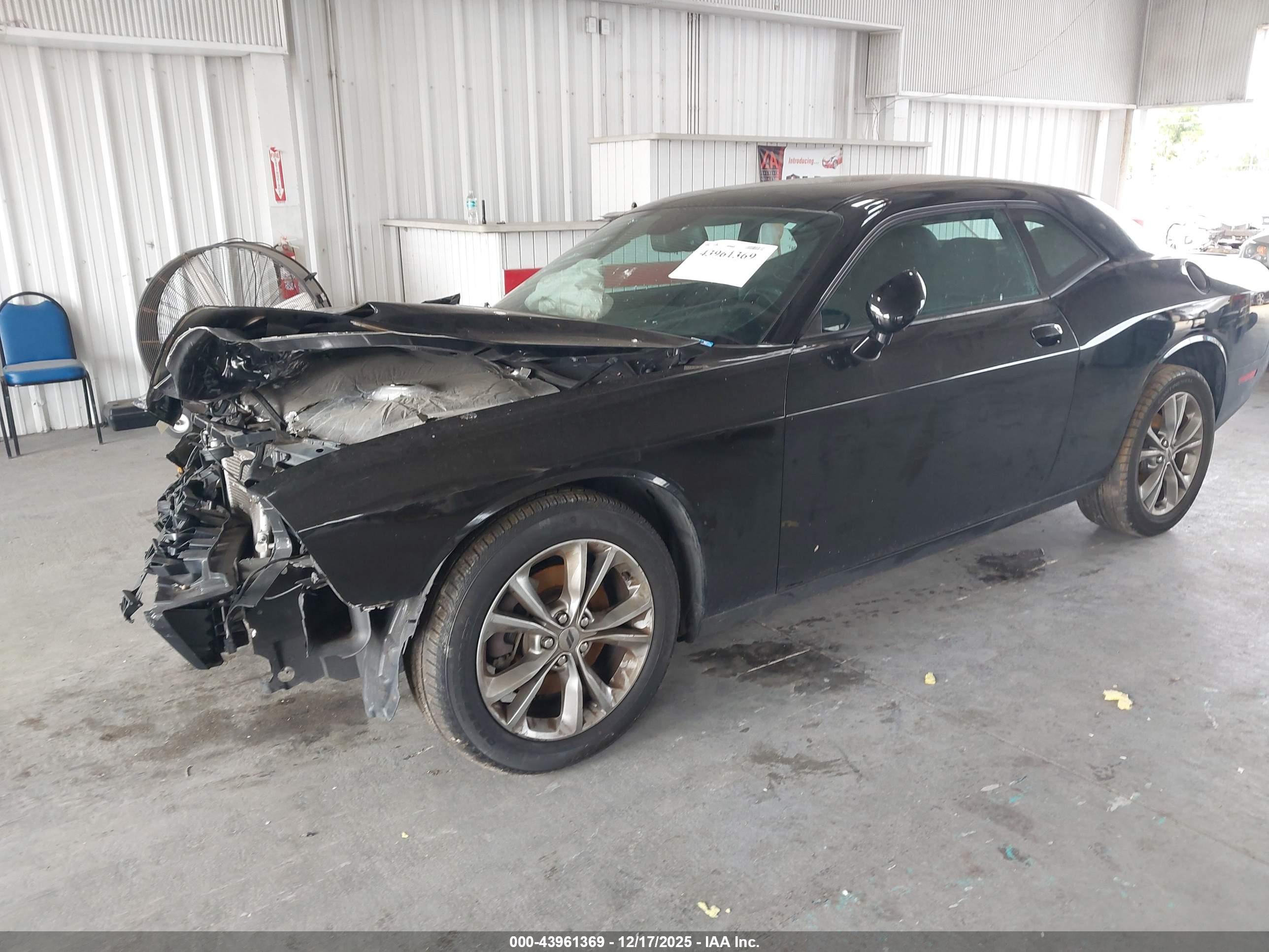 DODGE CHALLENGER image 2