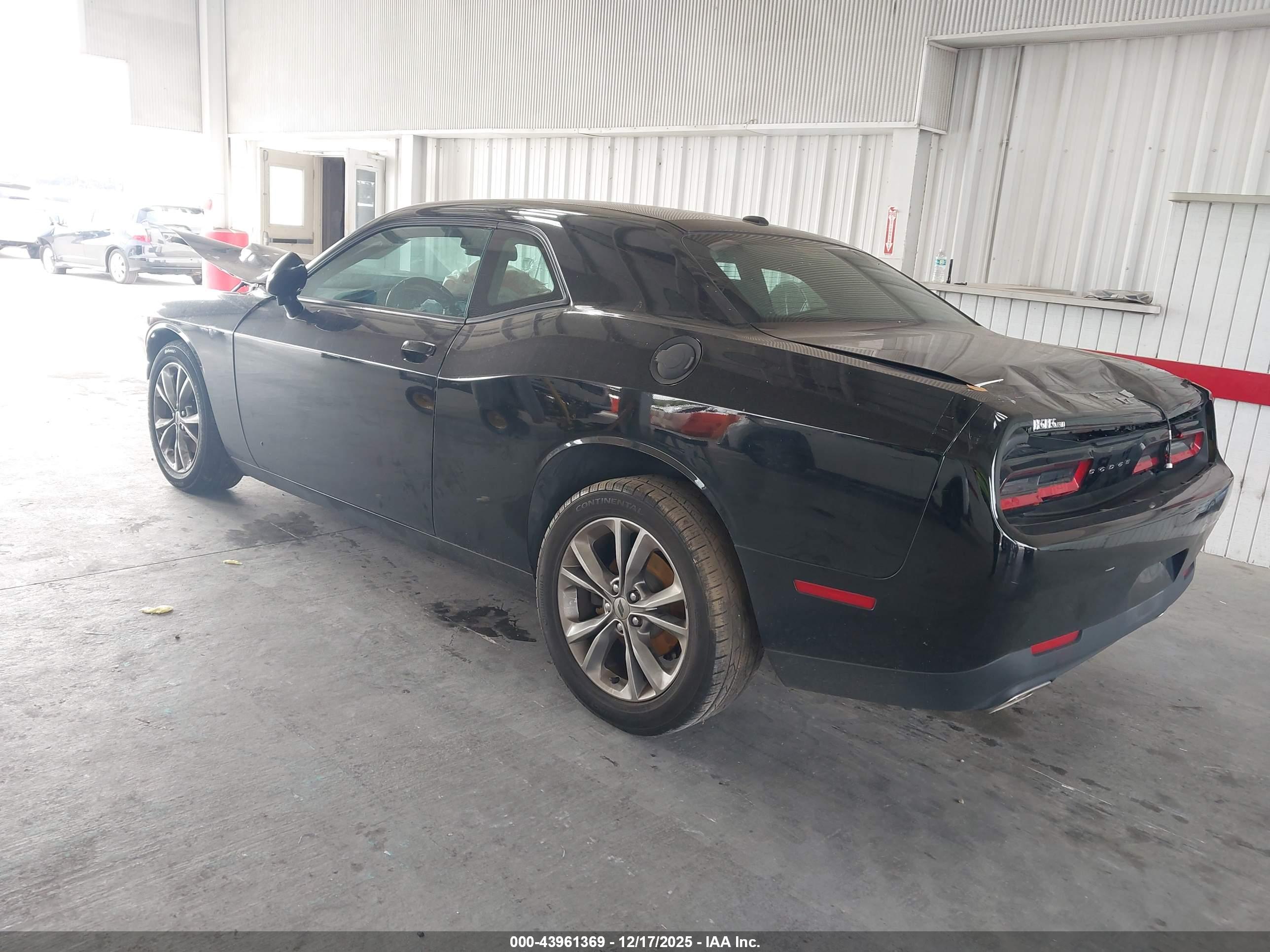 DODGE CHALLENGER image 3