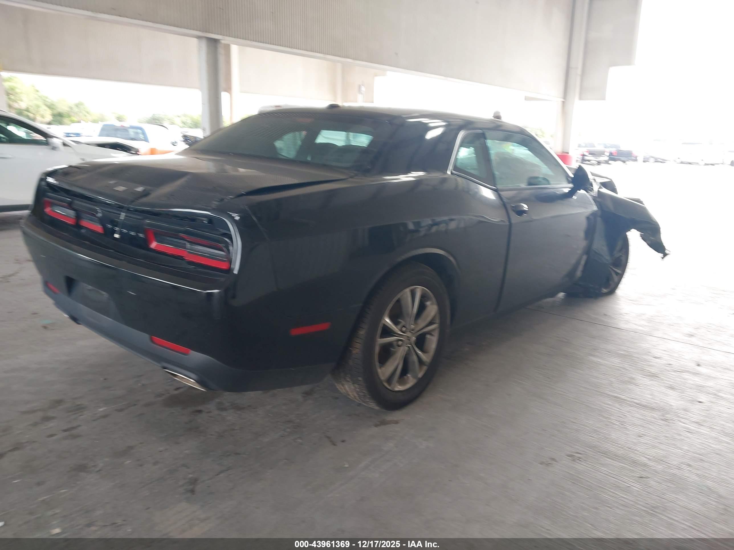 DODGE CHALLENGER image 4