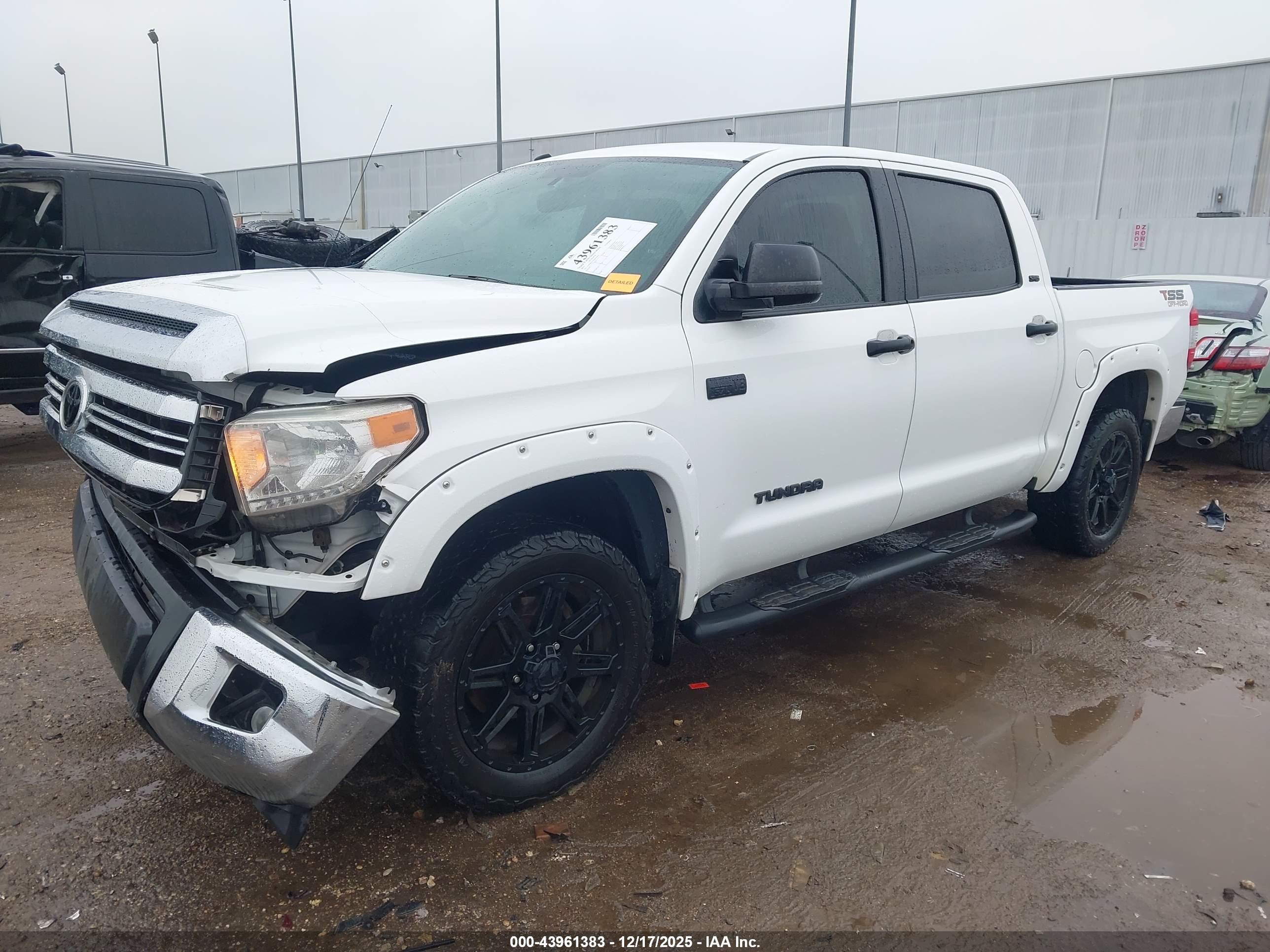 TOYOTA TUNDRA image 2