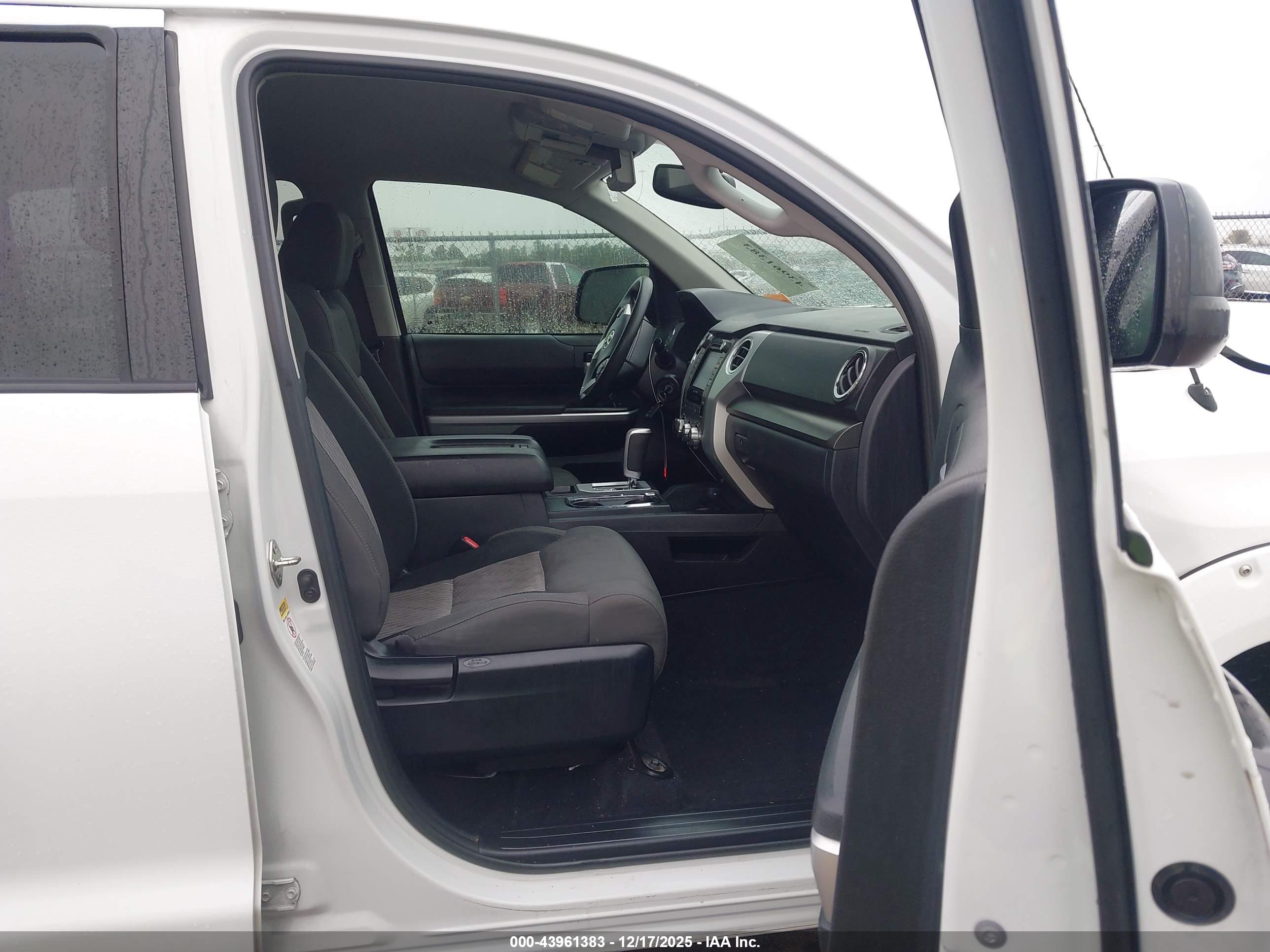 TOYOTA TUNDRA image 5