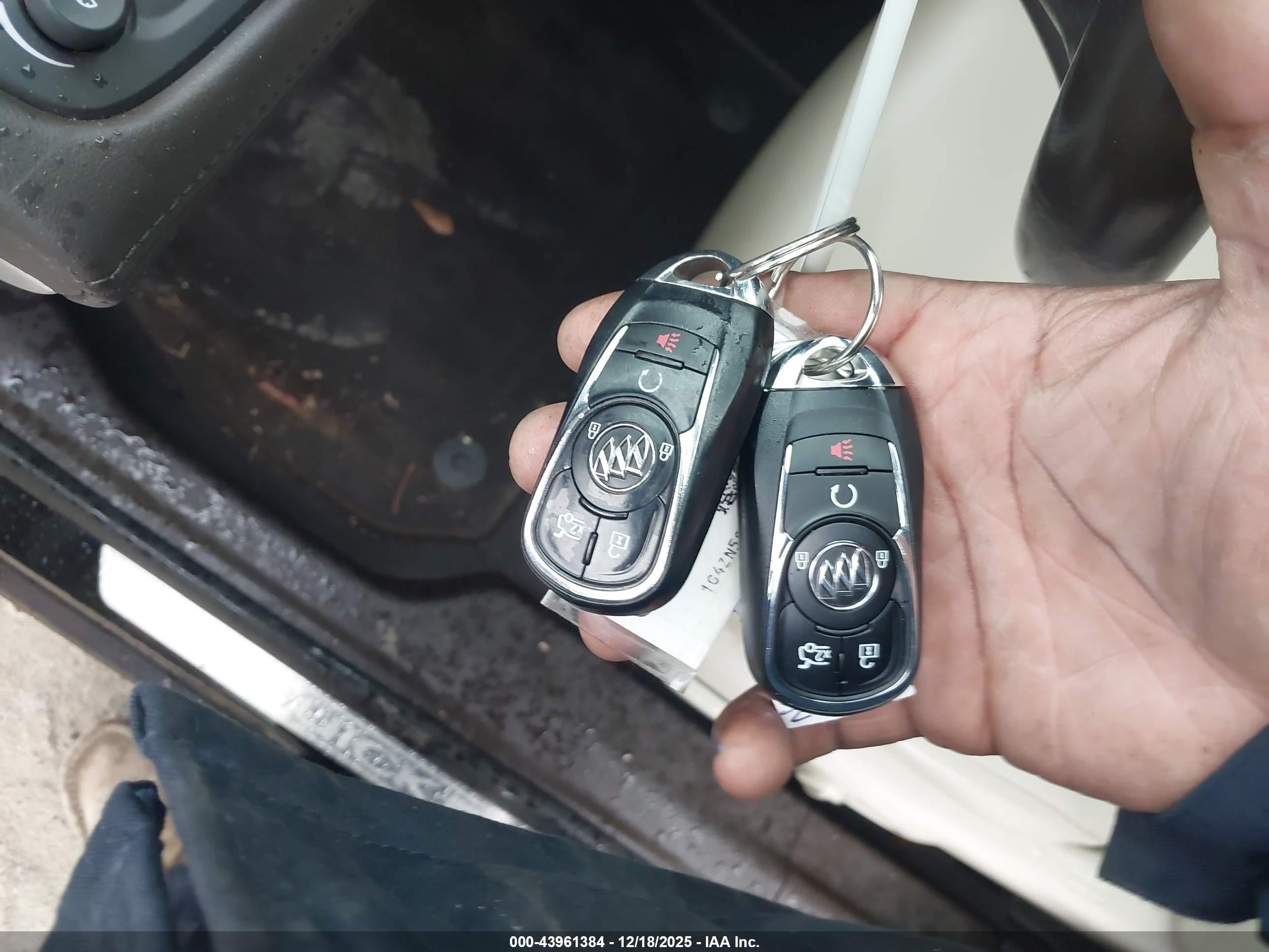 BUICK LACROSSE image 11