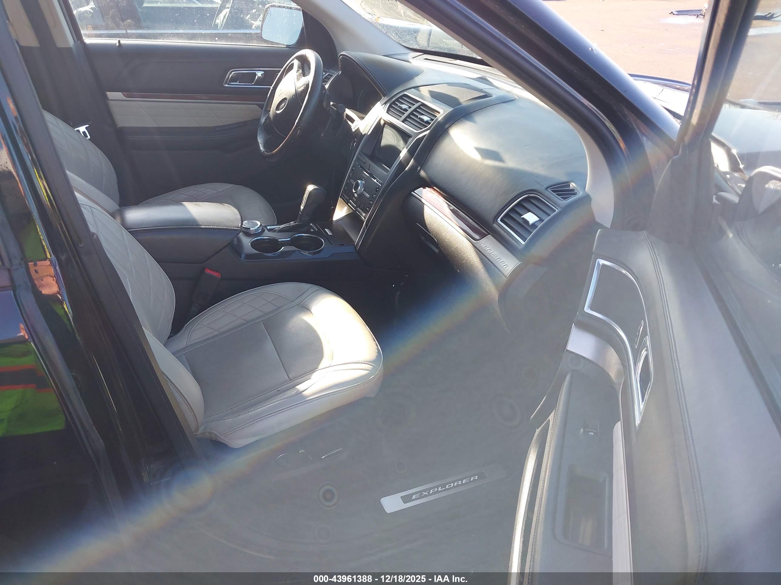 FORD EXPLORER image 5