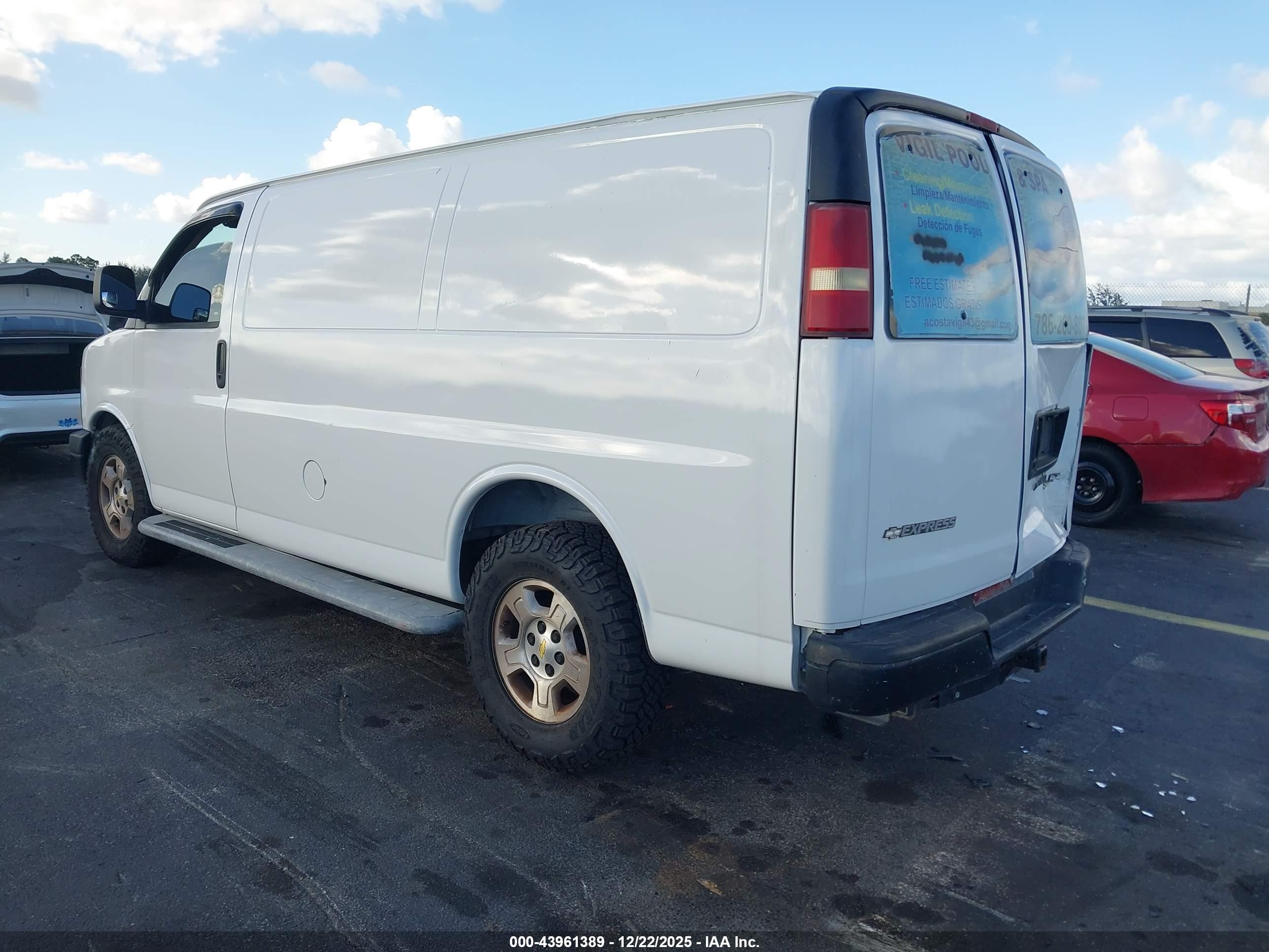 CHEVROLET EXPRESS image 3