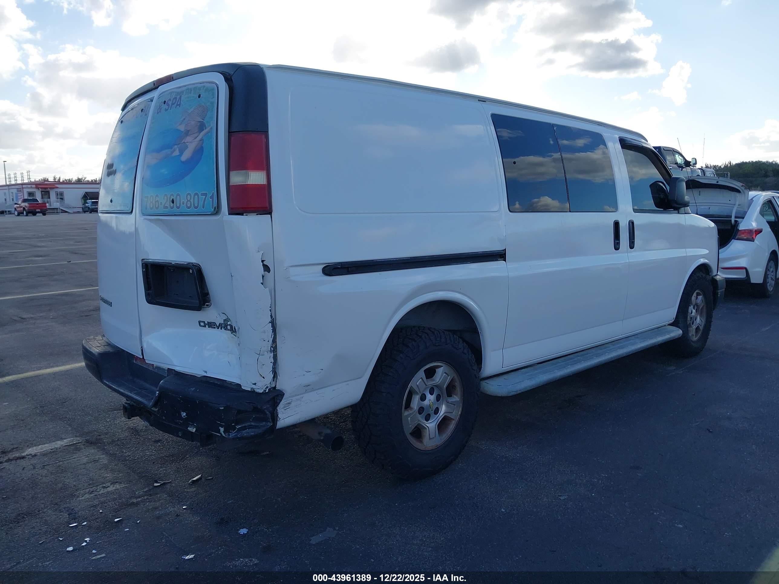 CHEVROLET EXPRESS image 4