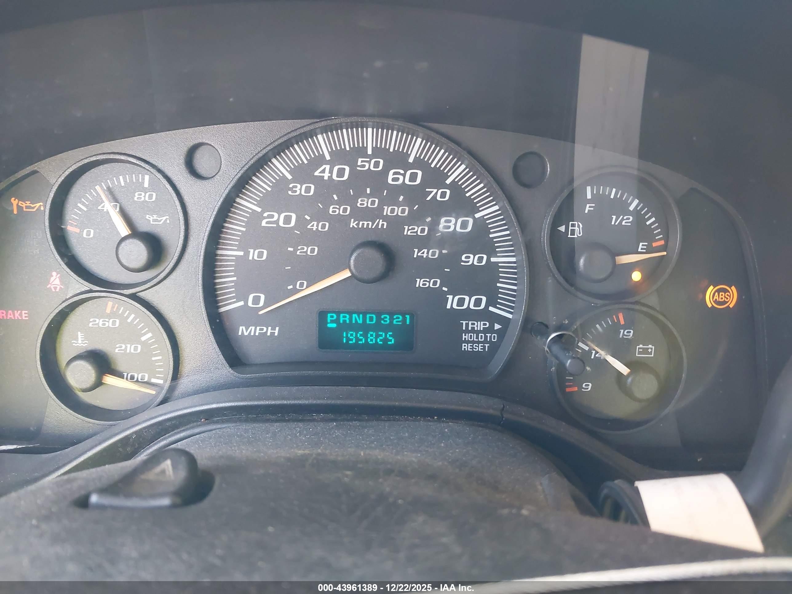 CHEVROLET EXPRESS image 7