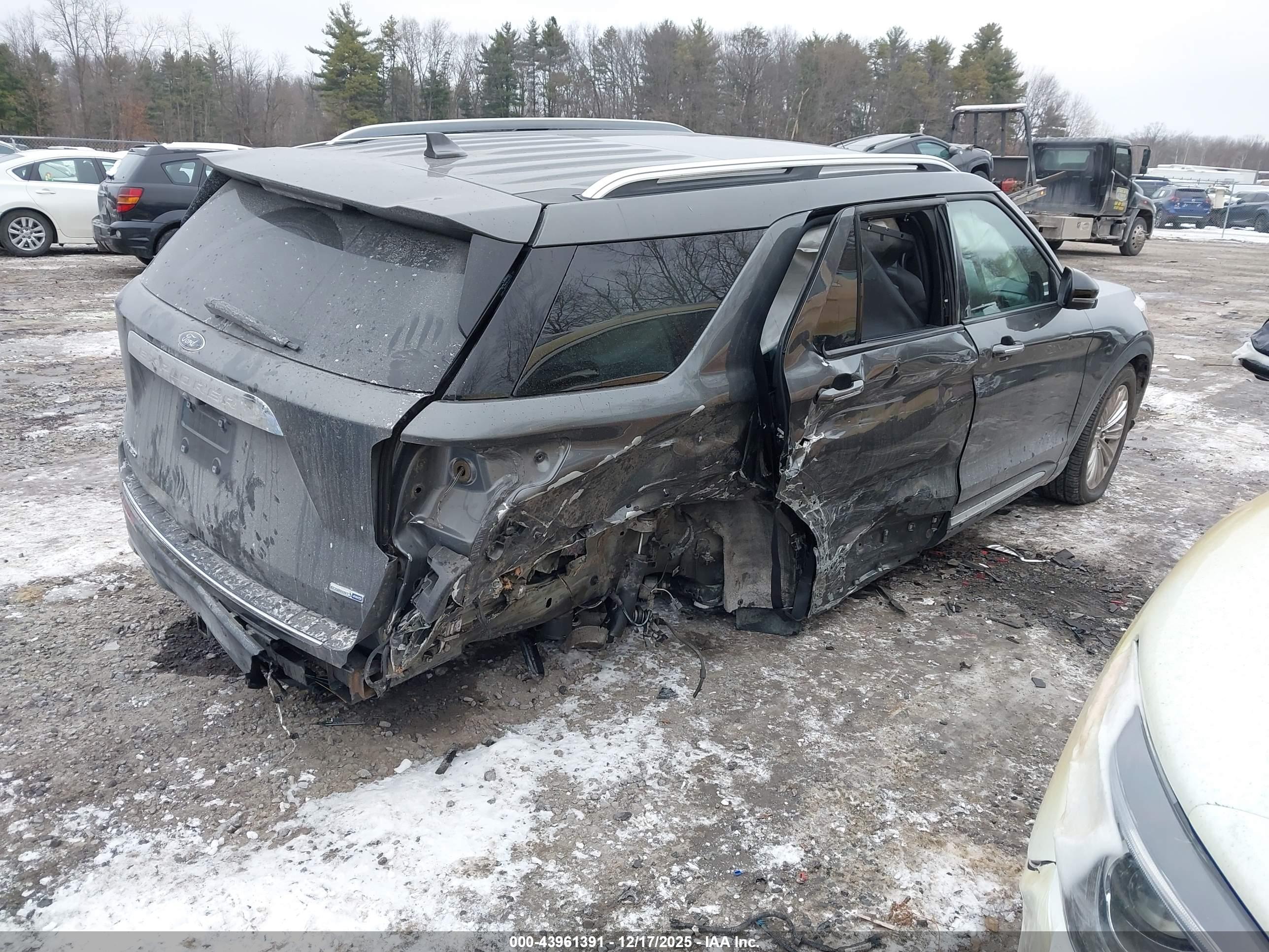 FORD EXPLORER image 4