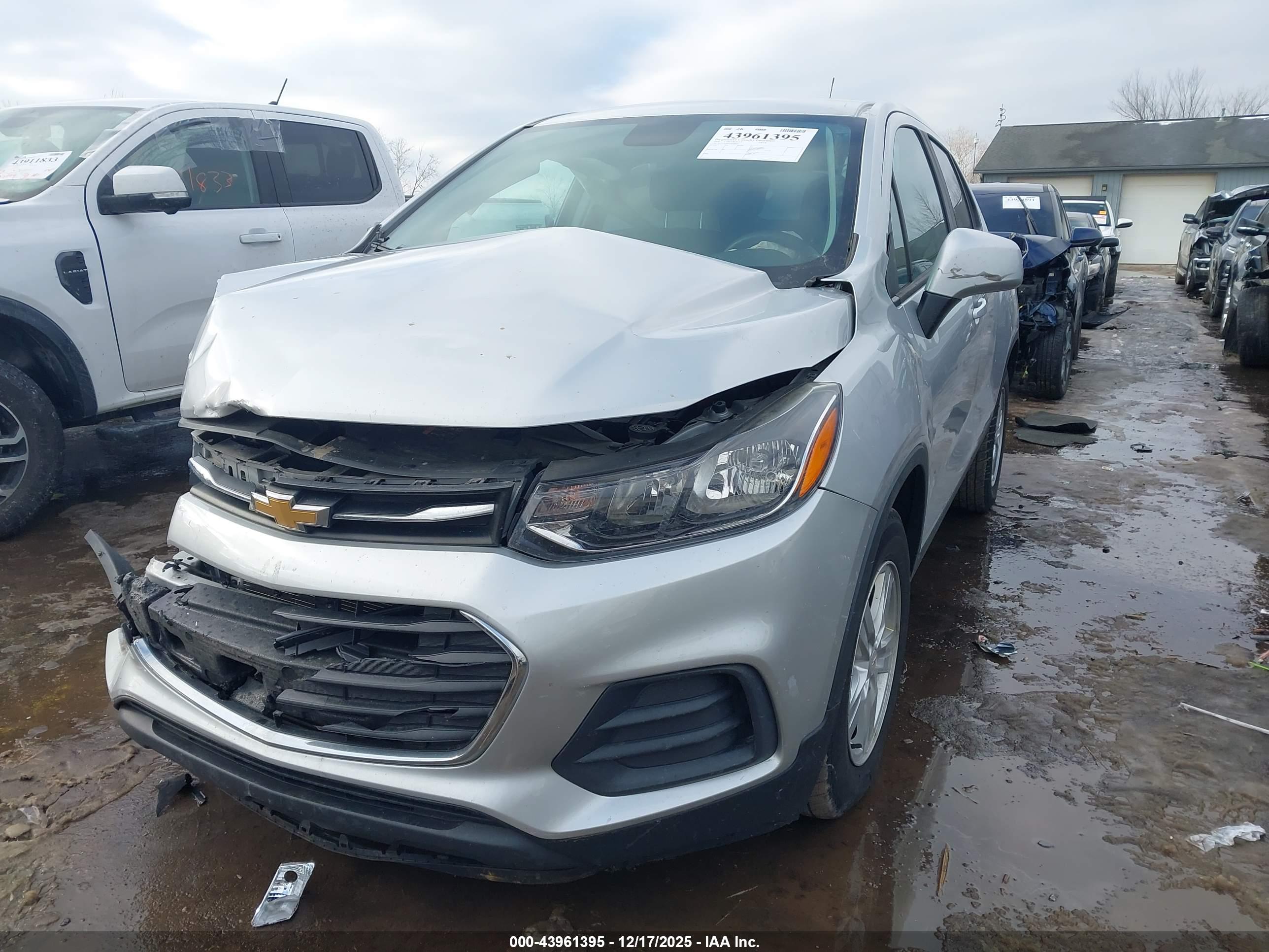 CHEVROLET TRAX image 2