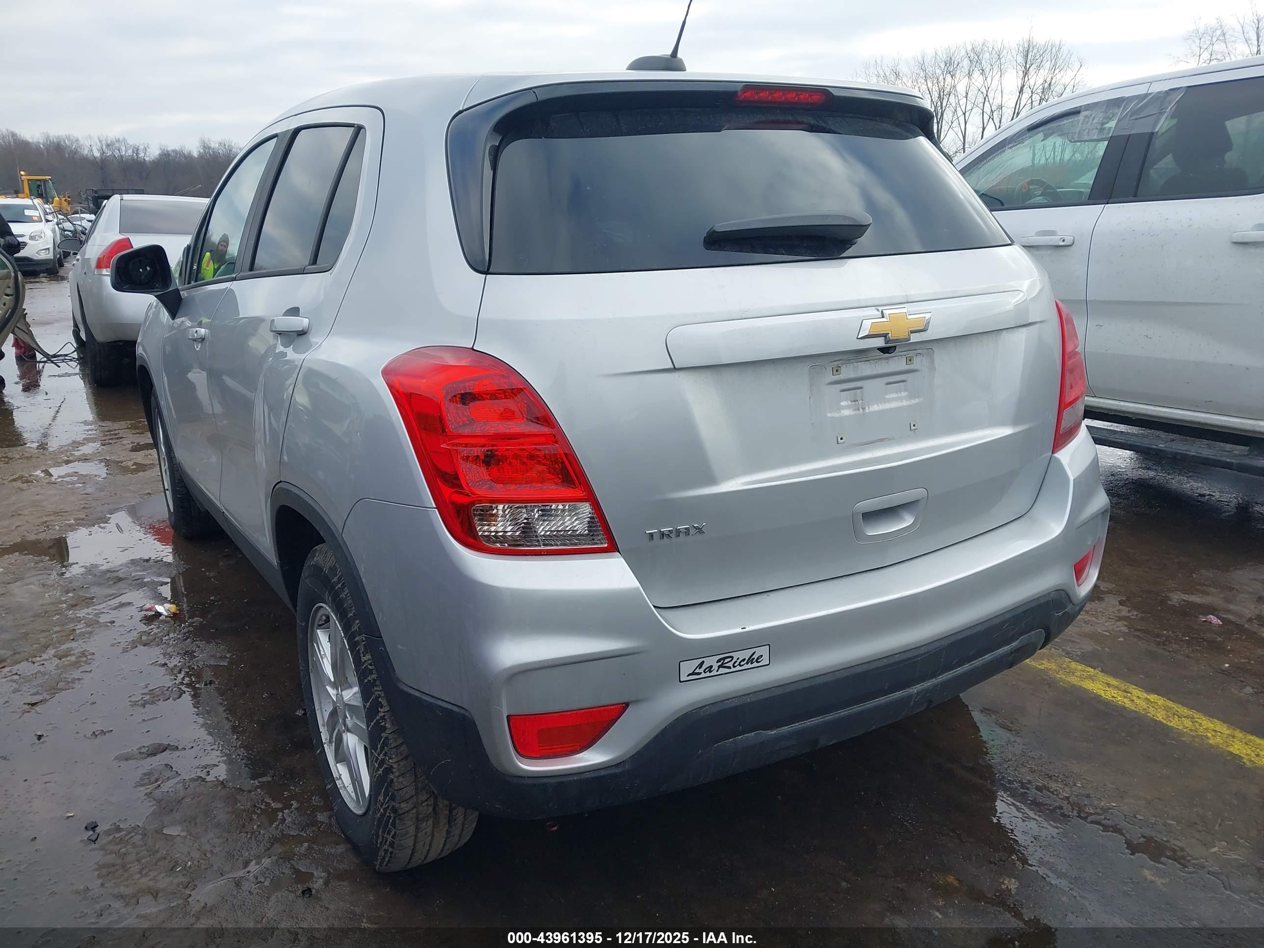 CHEVROLET TRAX image 3
