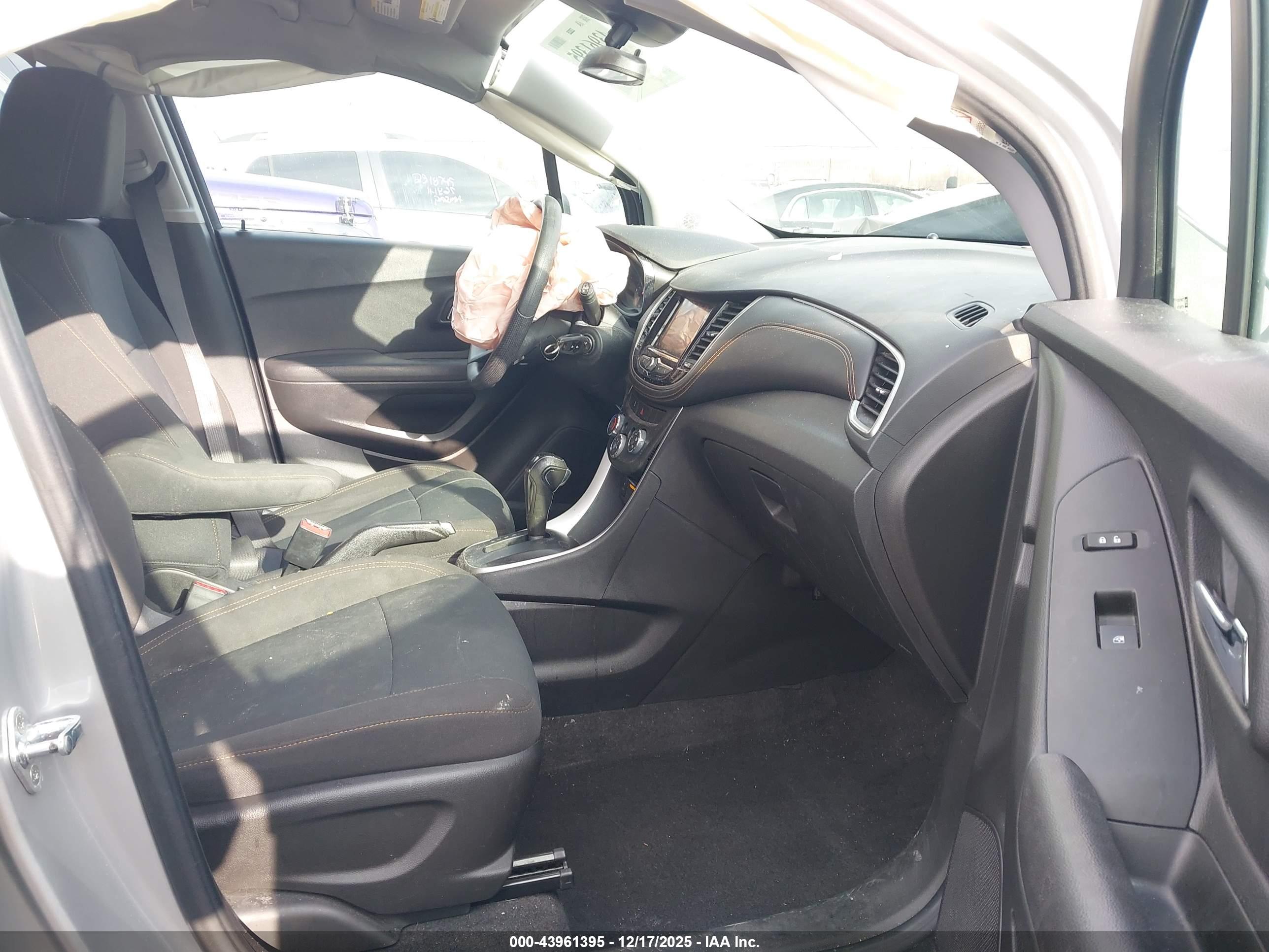 CHEVROLET TRAX image 5