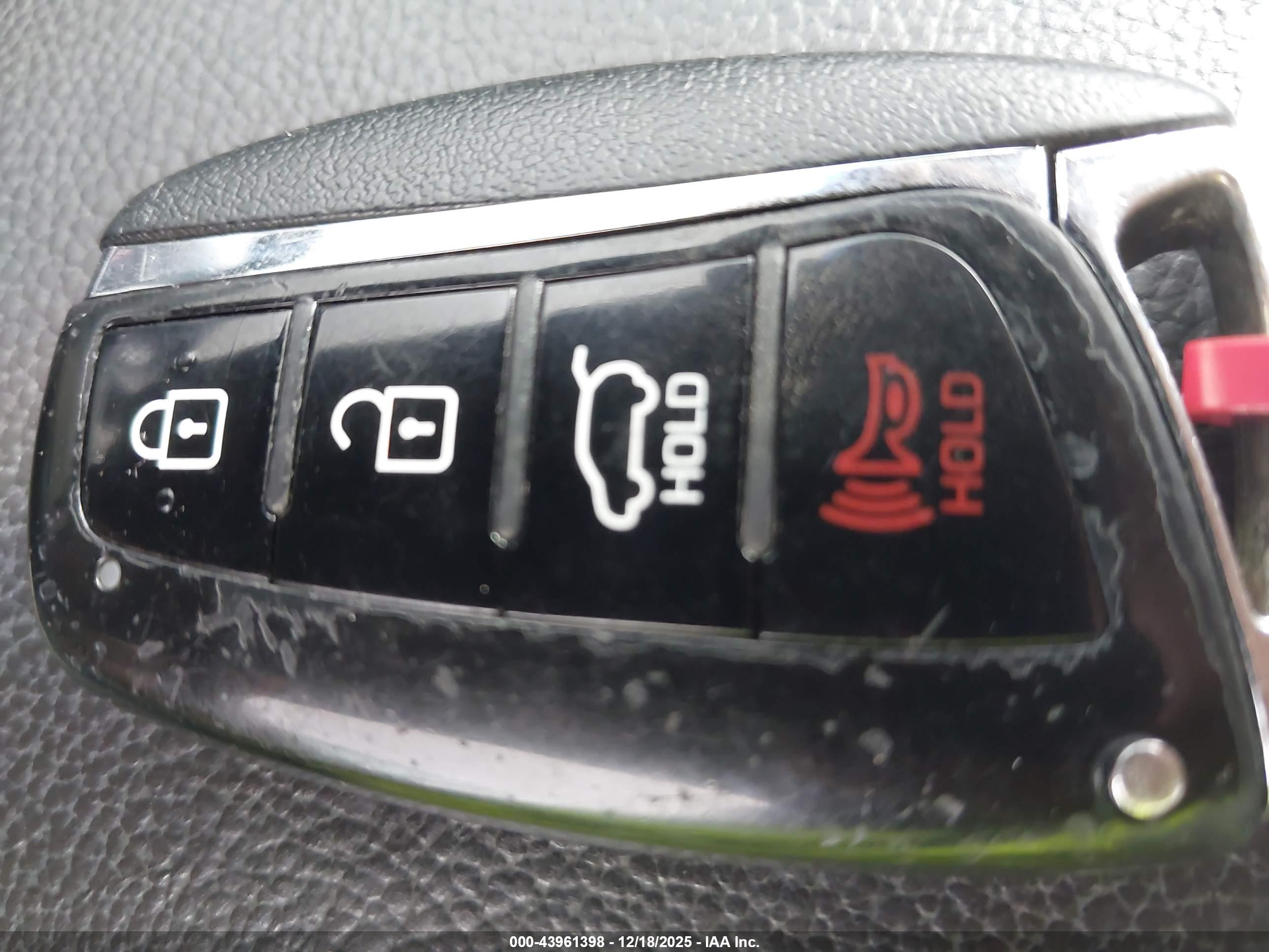 HYUNDAI SANTA image 11
