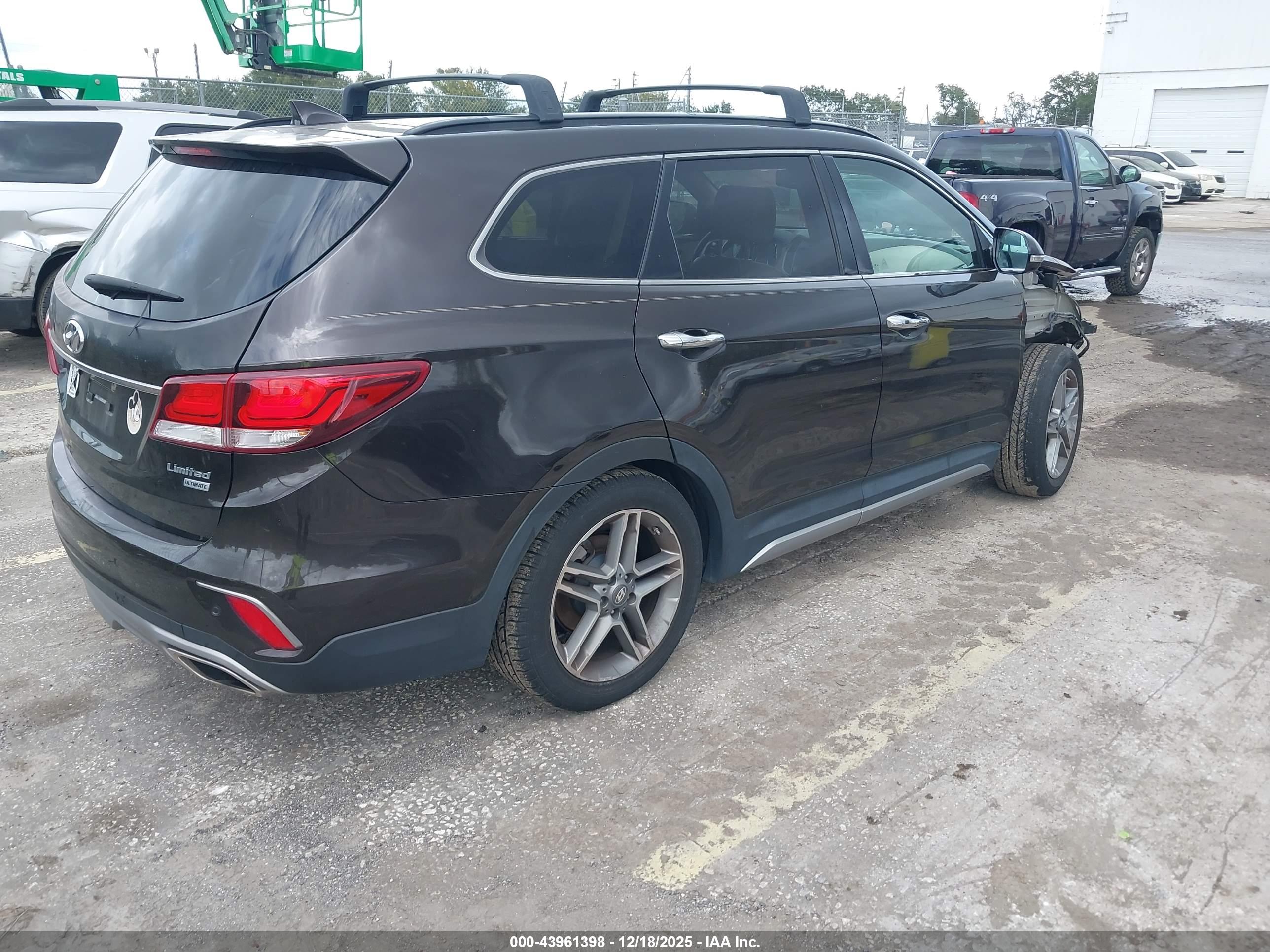 HYUNDAI SANTA image 4