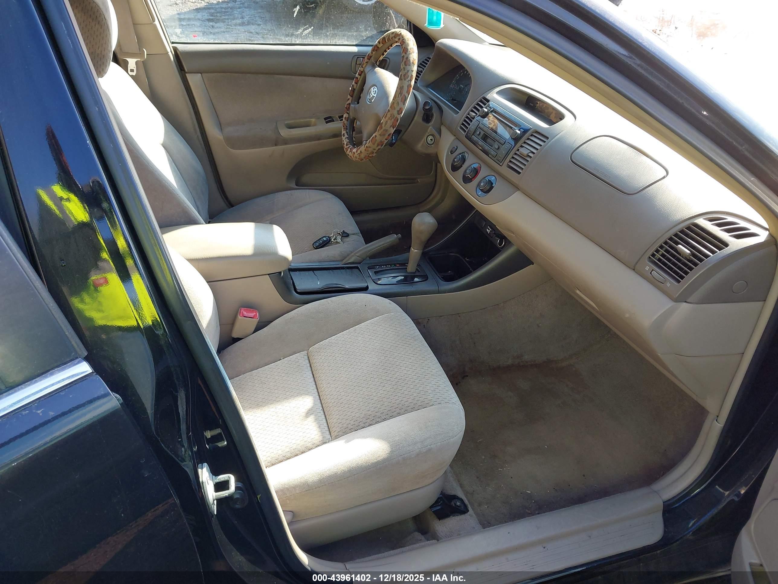 TOYOTA CAMRY image 5