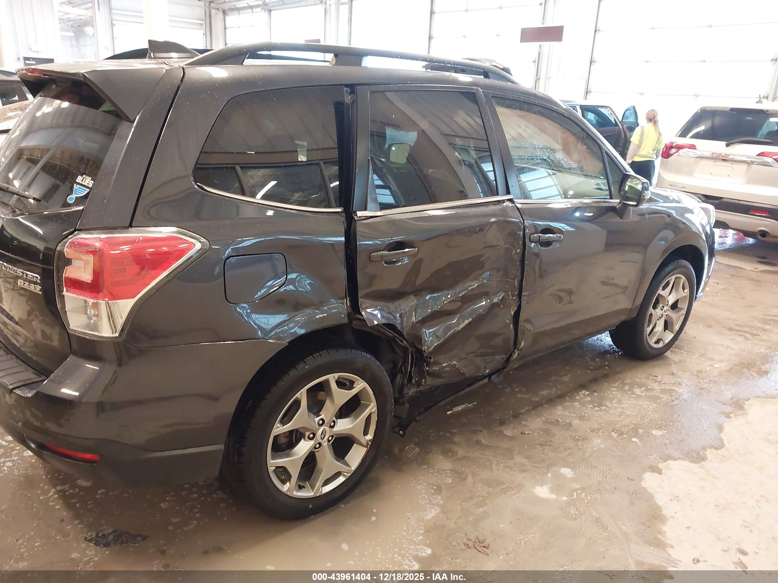 SUBARU FORESTER image 6