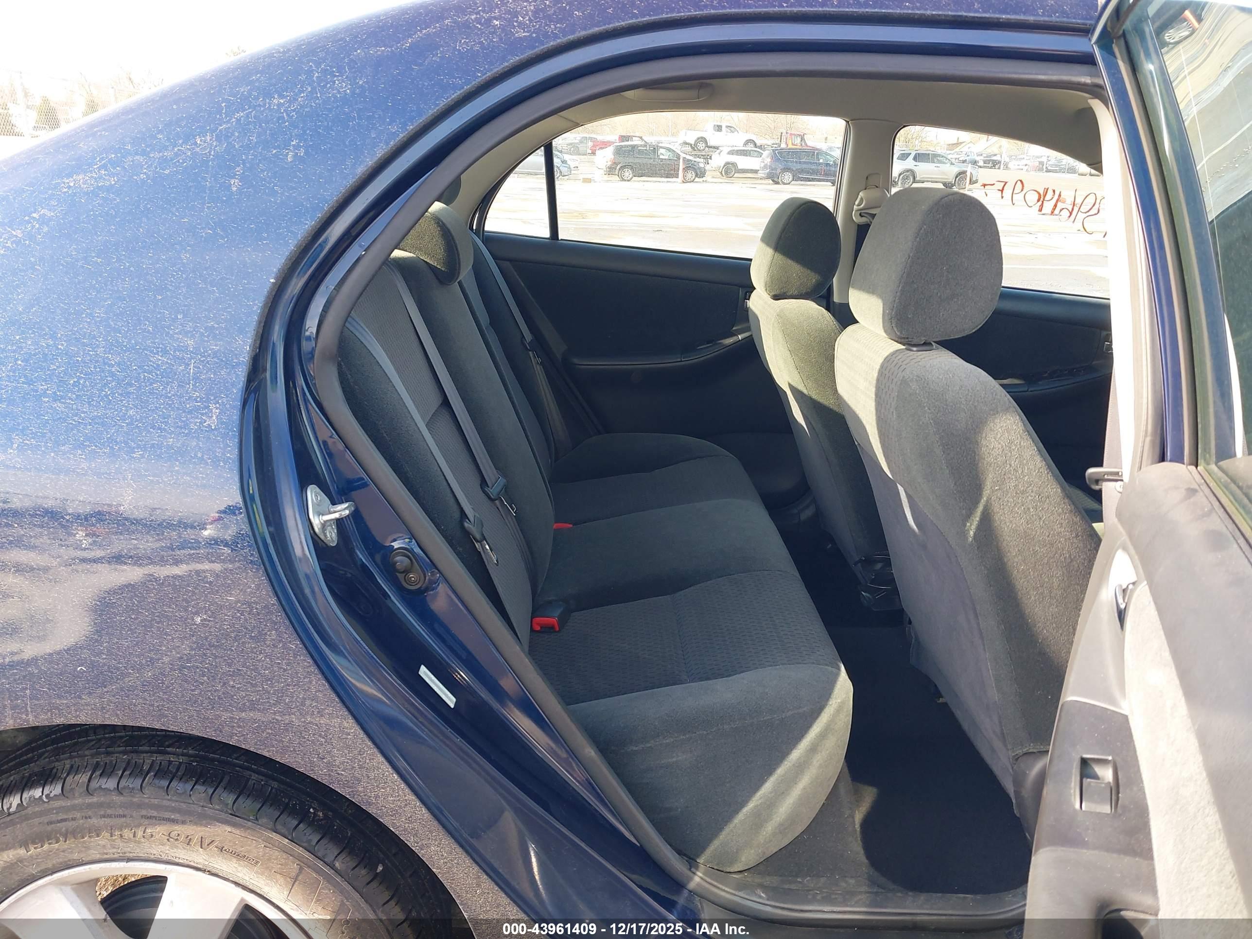 TOYOTA COROLLA image 8