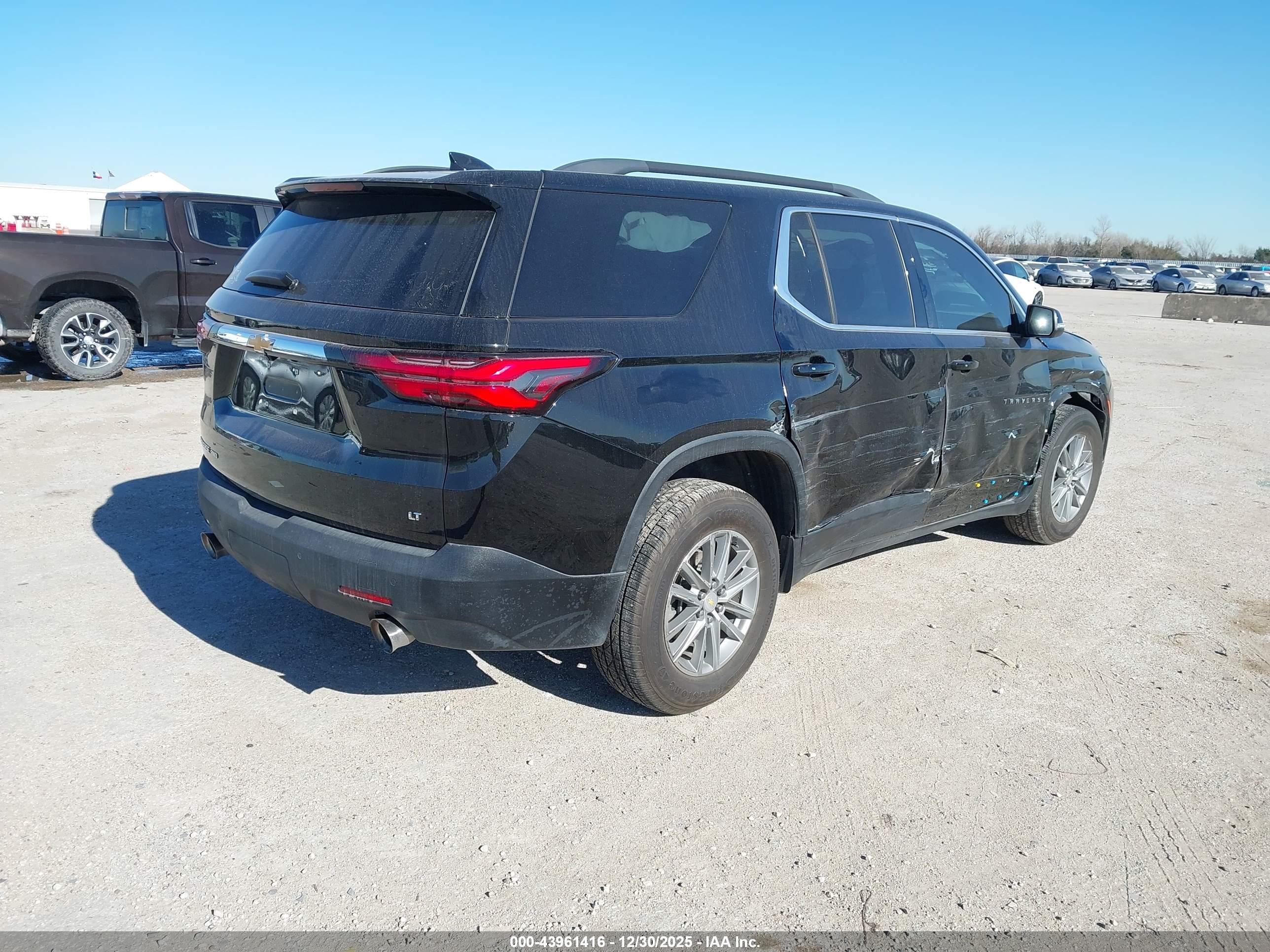 CHEVROLET TRAVERSE image 4