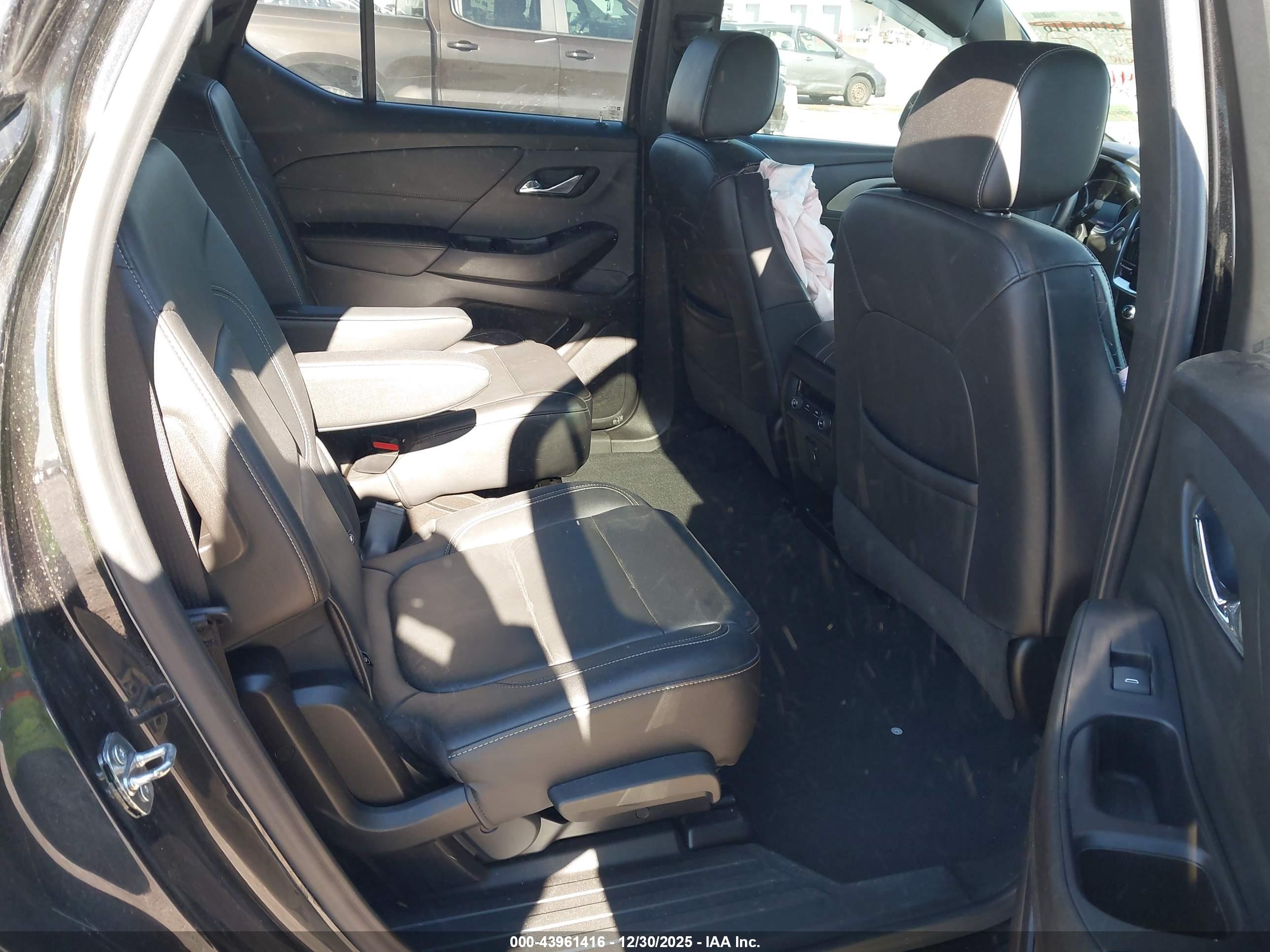 CHEVROLET TRAVERSE image 8