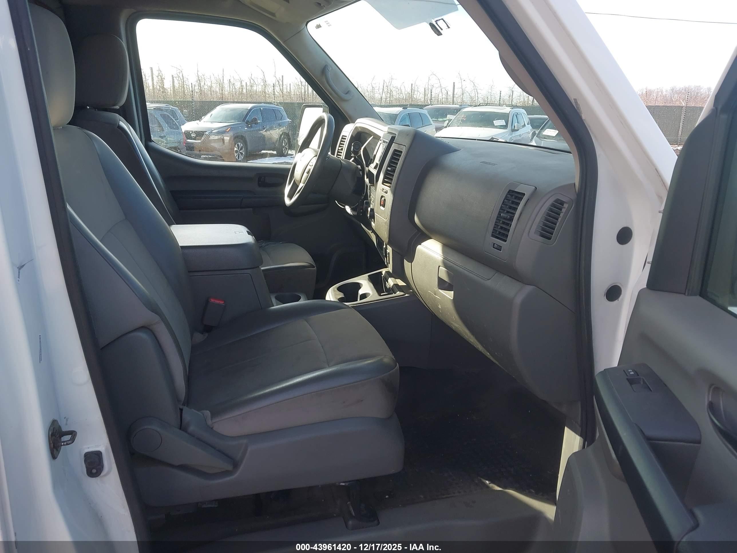 NISSAN NV image 5