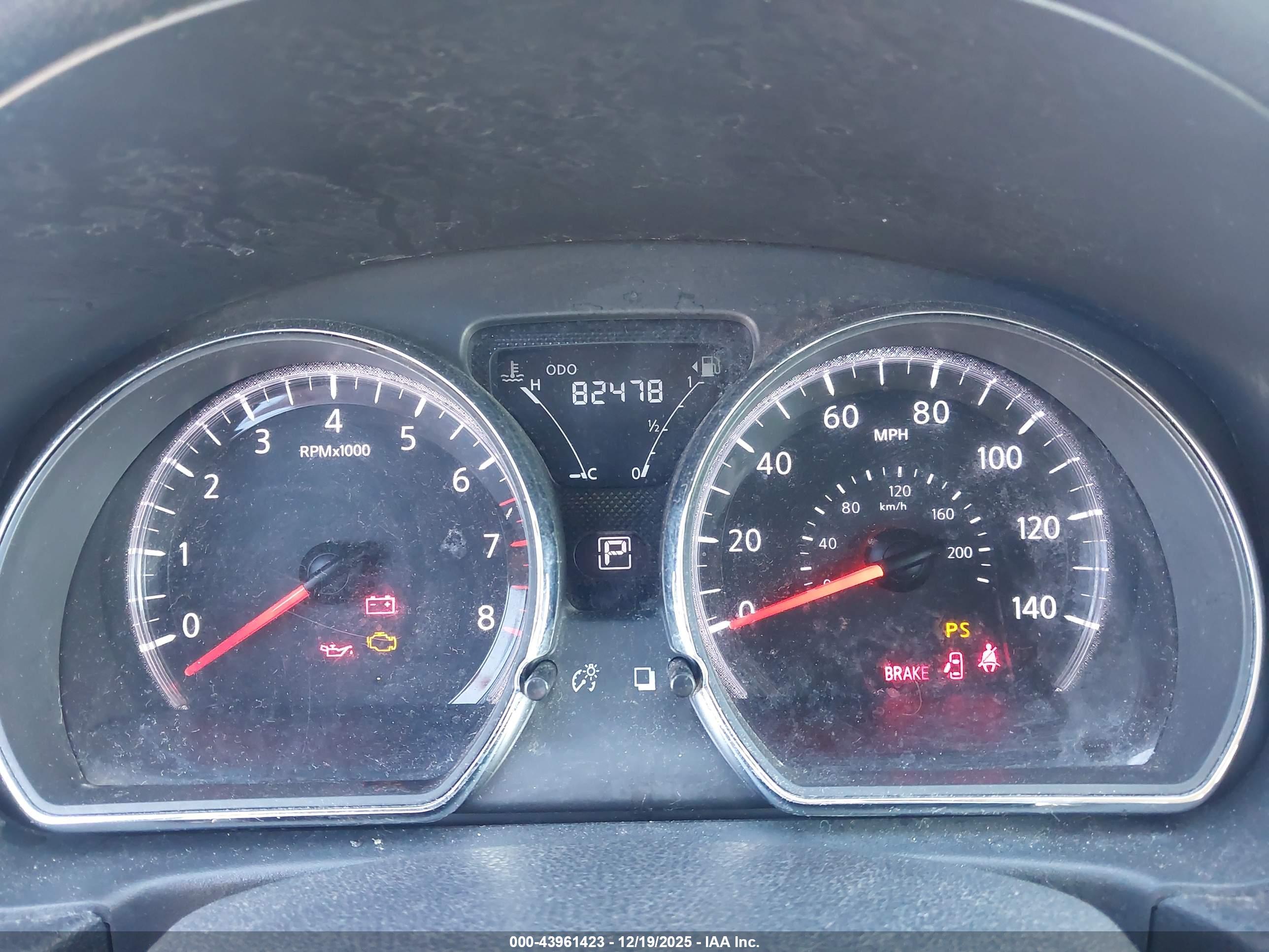NISSAN VERSA image 7