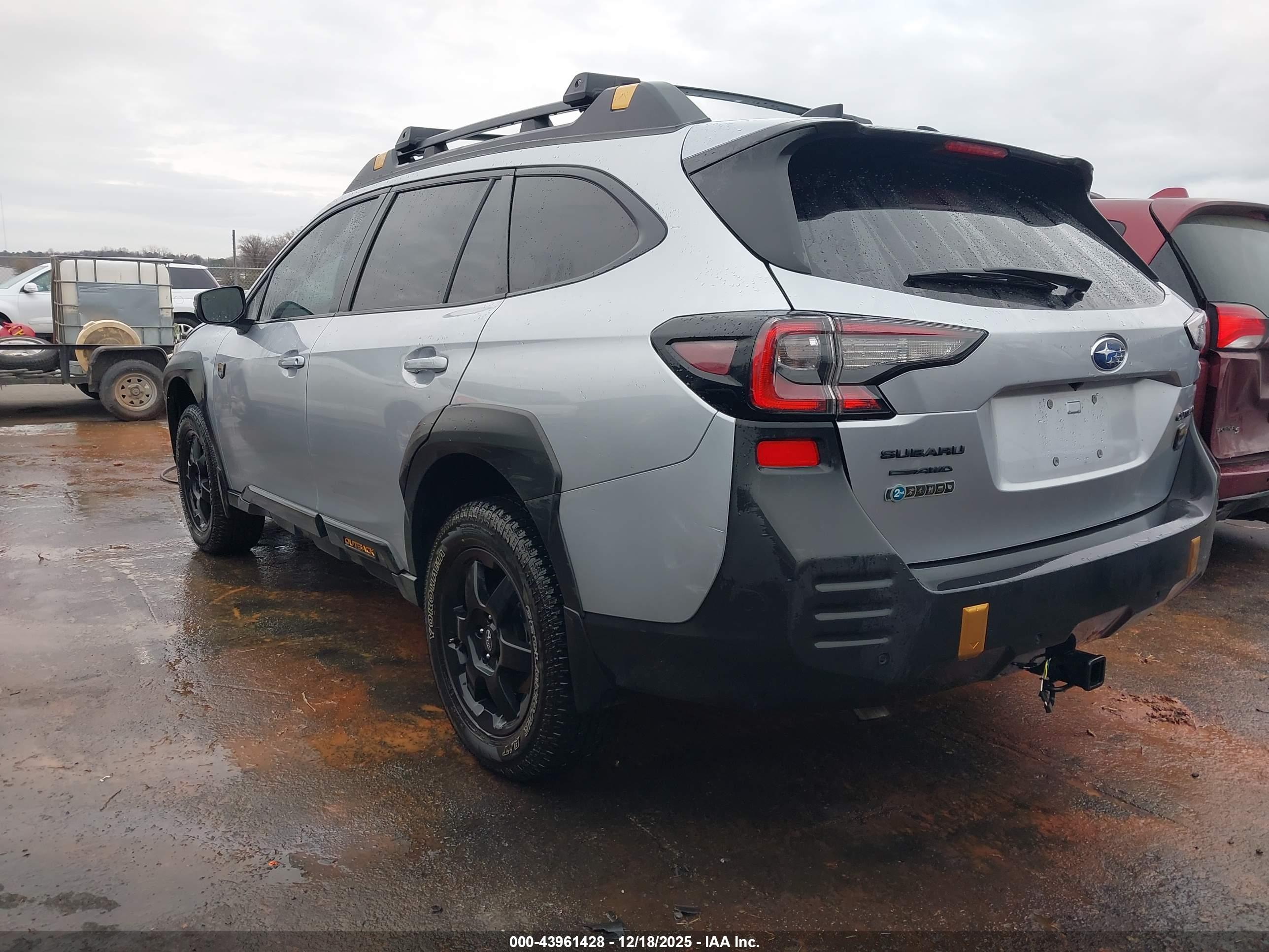 SUBARU OUTBACK image 3