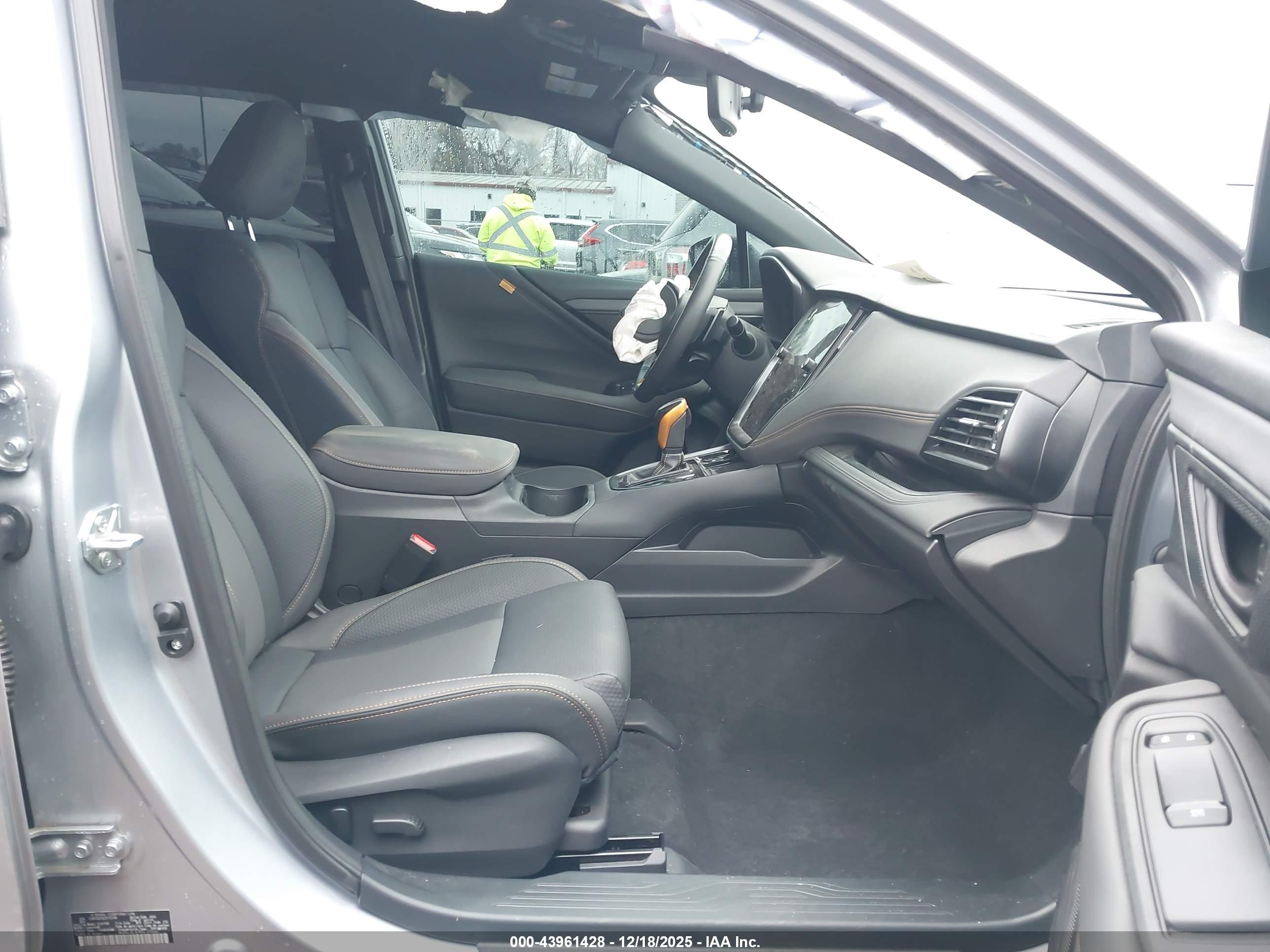 SUBARU OUTBACK image 5
