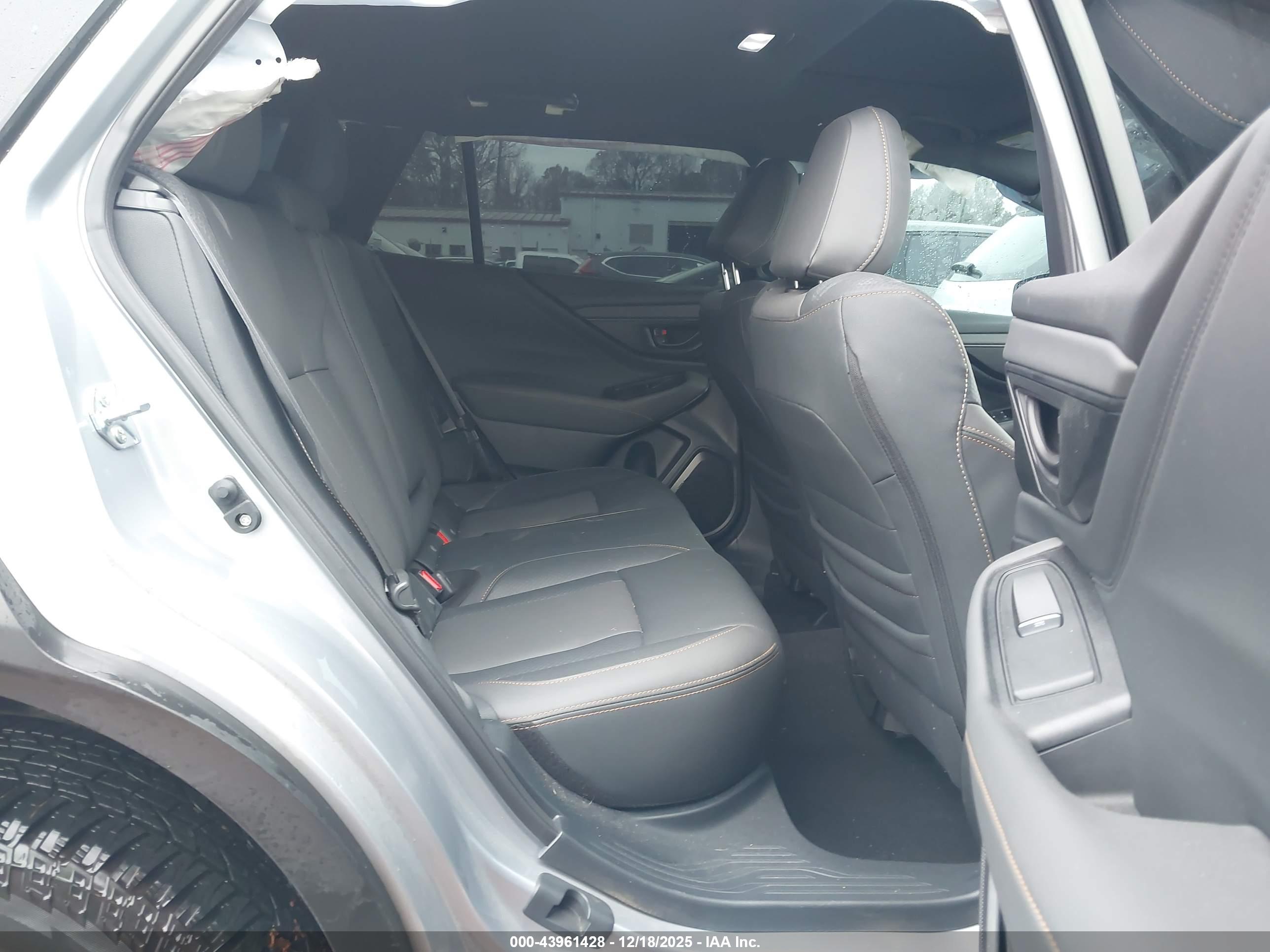 SUBARU OUTBACK image 8