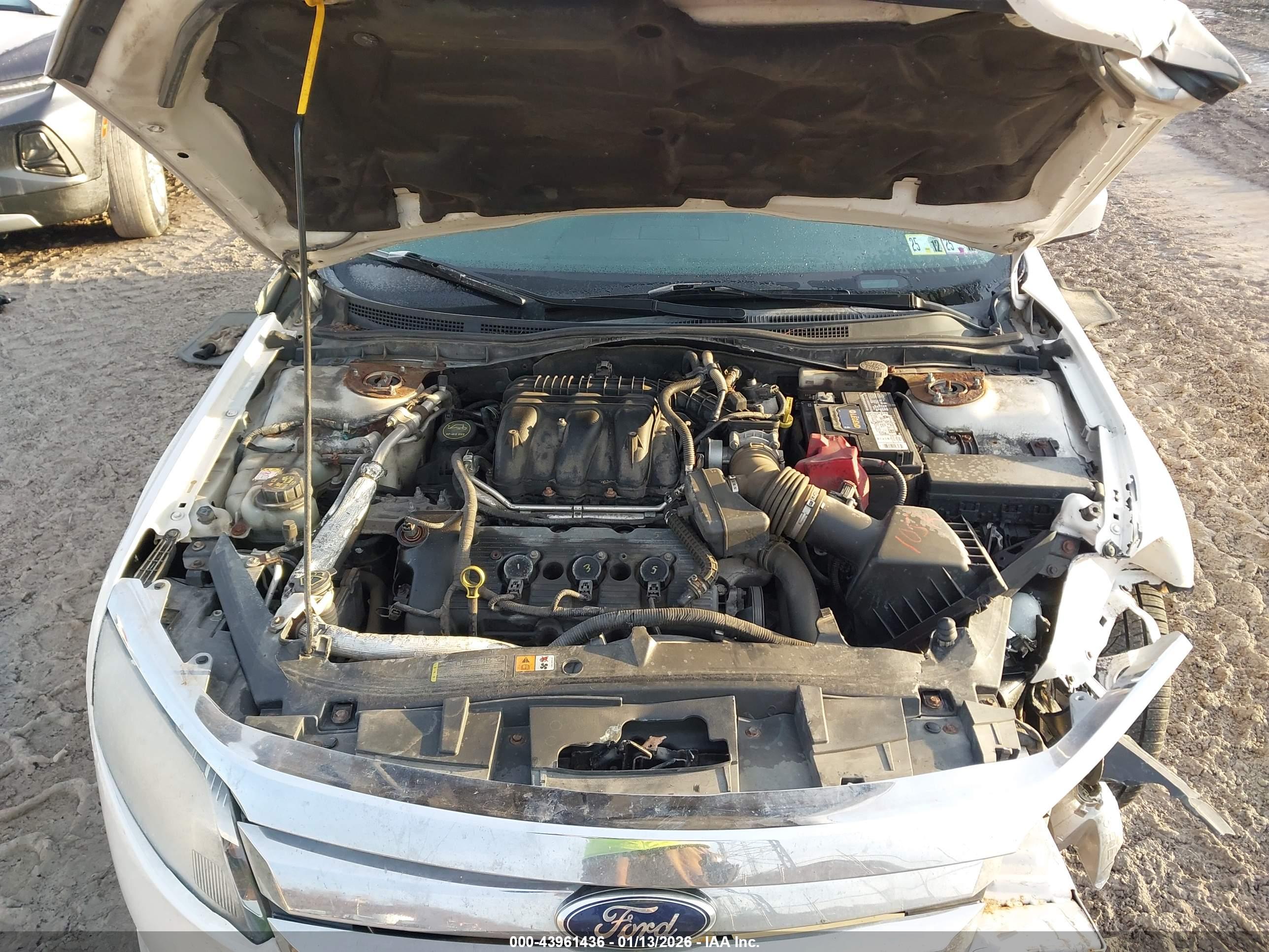 FORD FUSION image 10